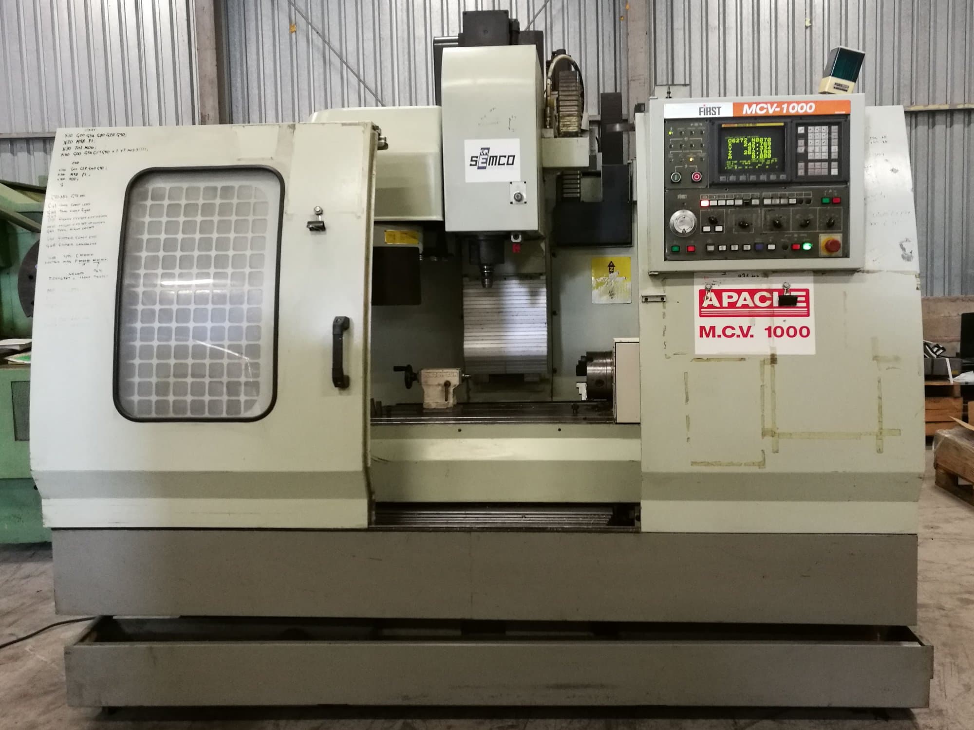 Koneen  FIRST etunäkymä MCV-1000