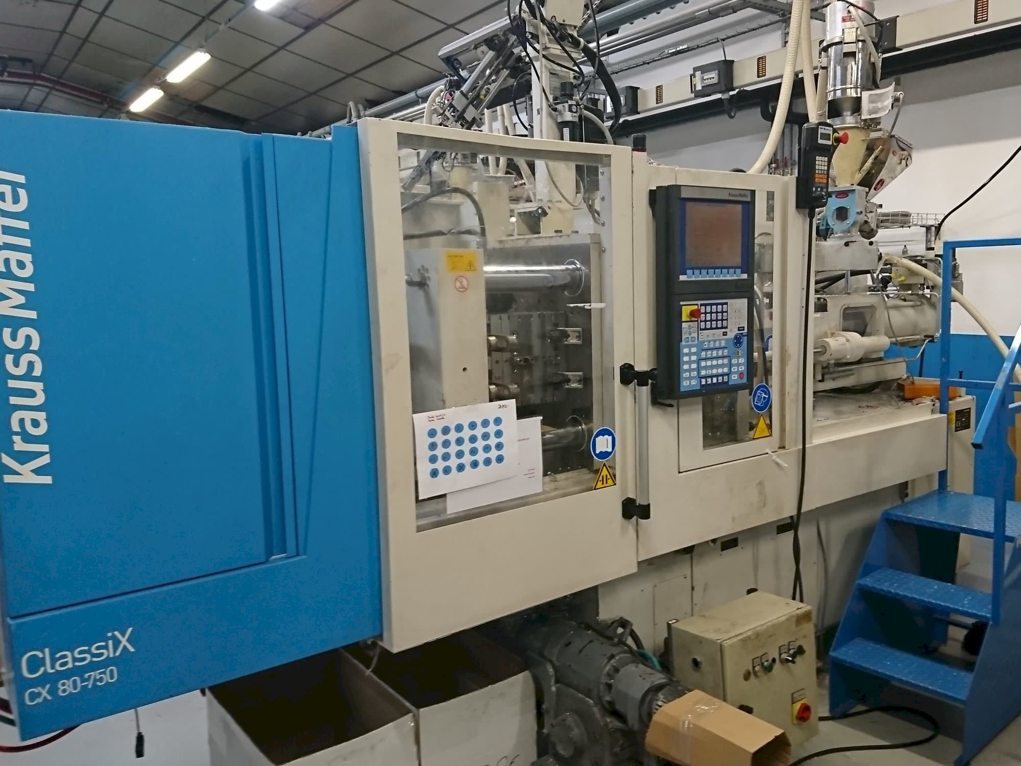 Koneen  Krauss Maffei 80-750 CX etunäkymä