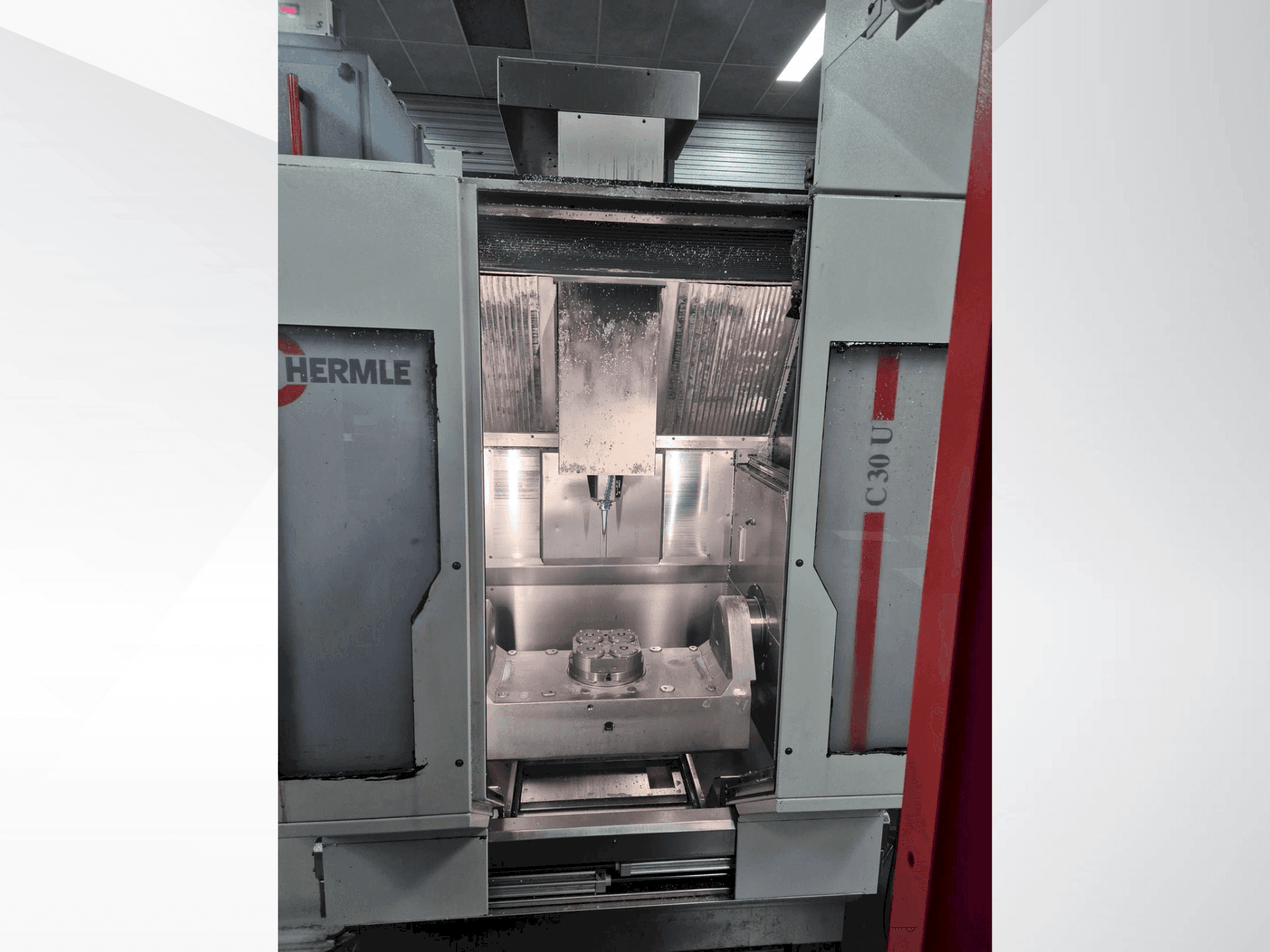 Koneen  HERMLE C30U + RS Automation etunäkymä