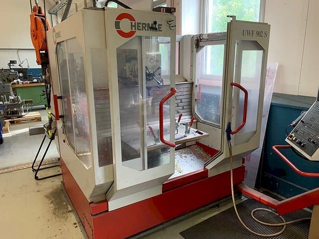 Koneen  HERMLE UWF 902 S etunäkymä