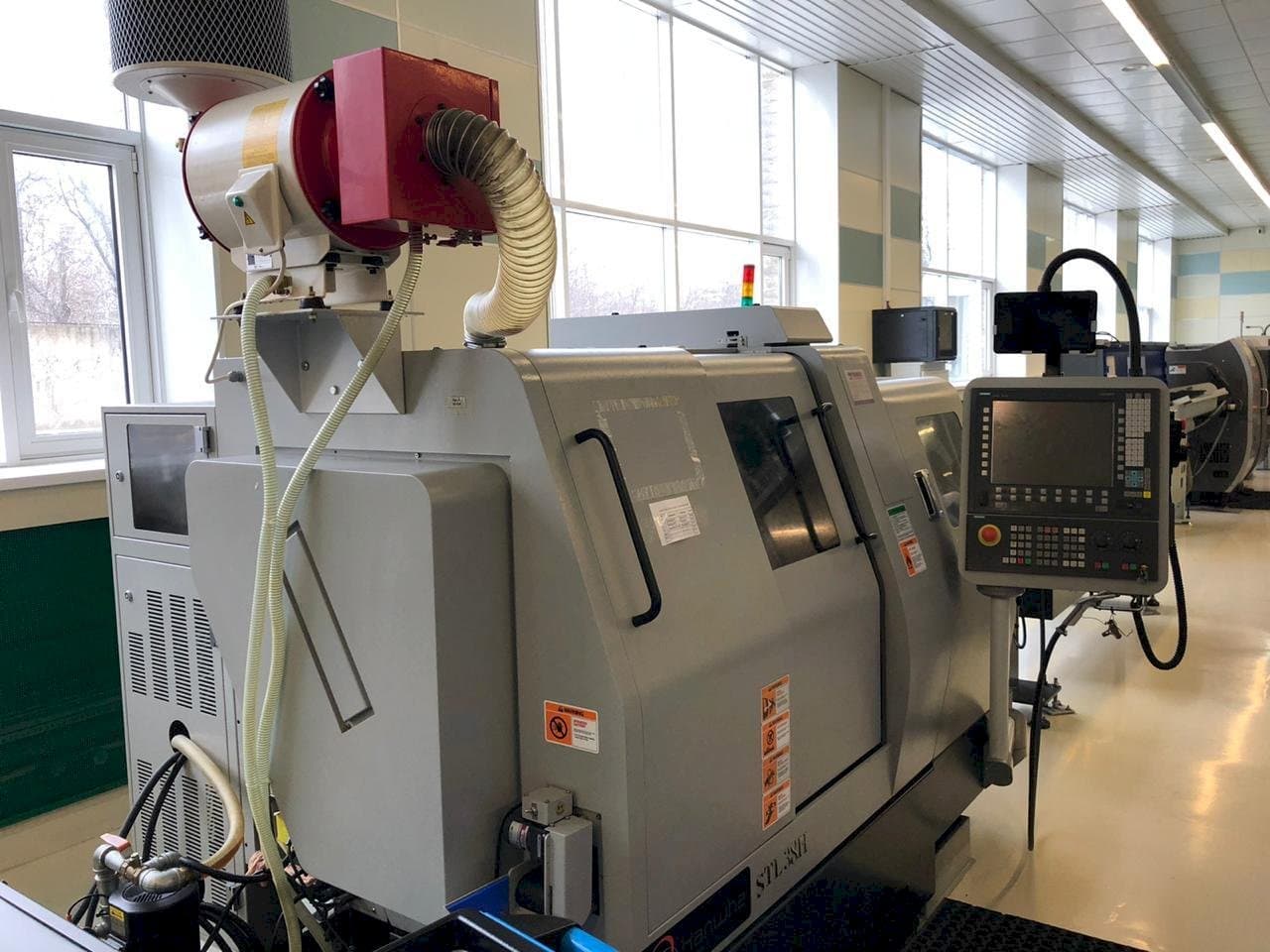 Koneen  Hanwha STL 38H etunäkymä