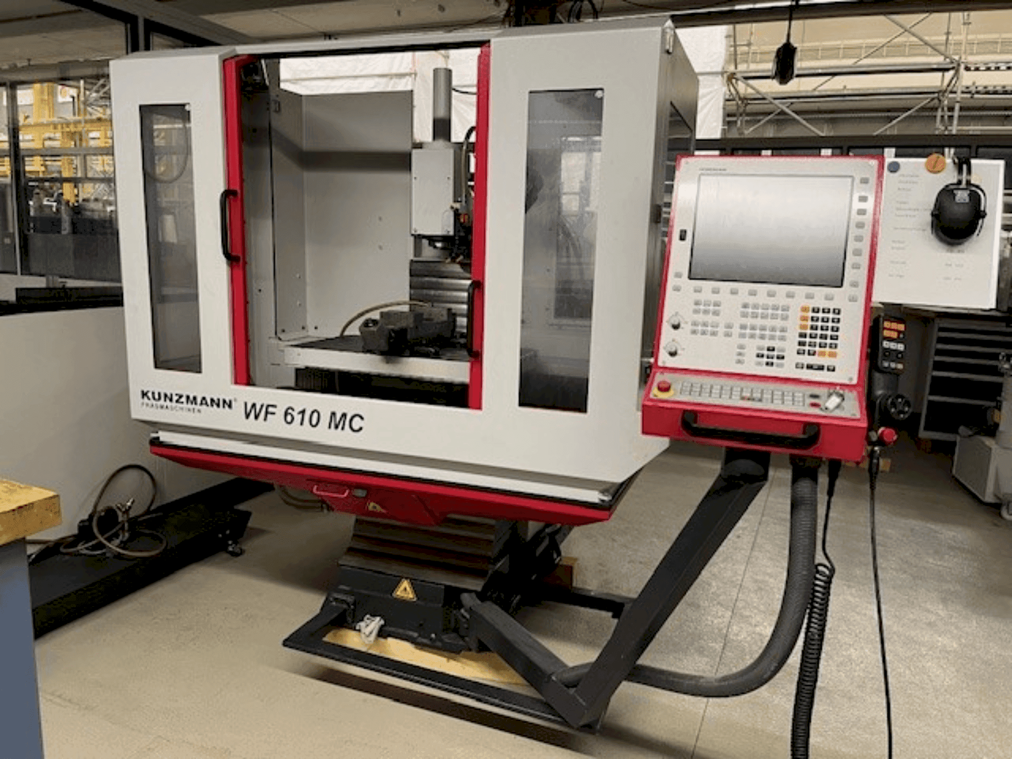 Koneen  KUNZMANN WF 610MC etunäkymä