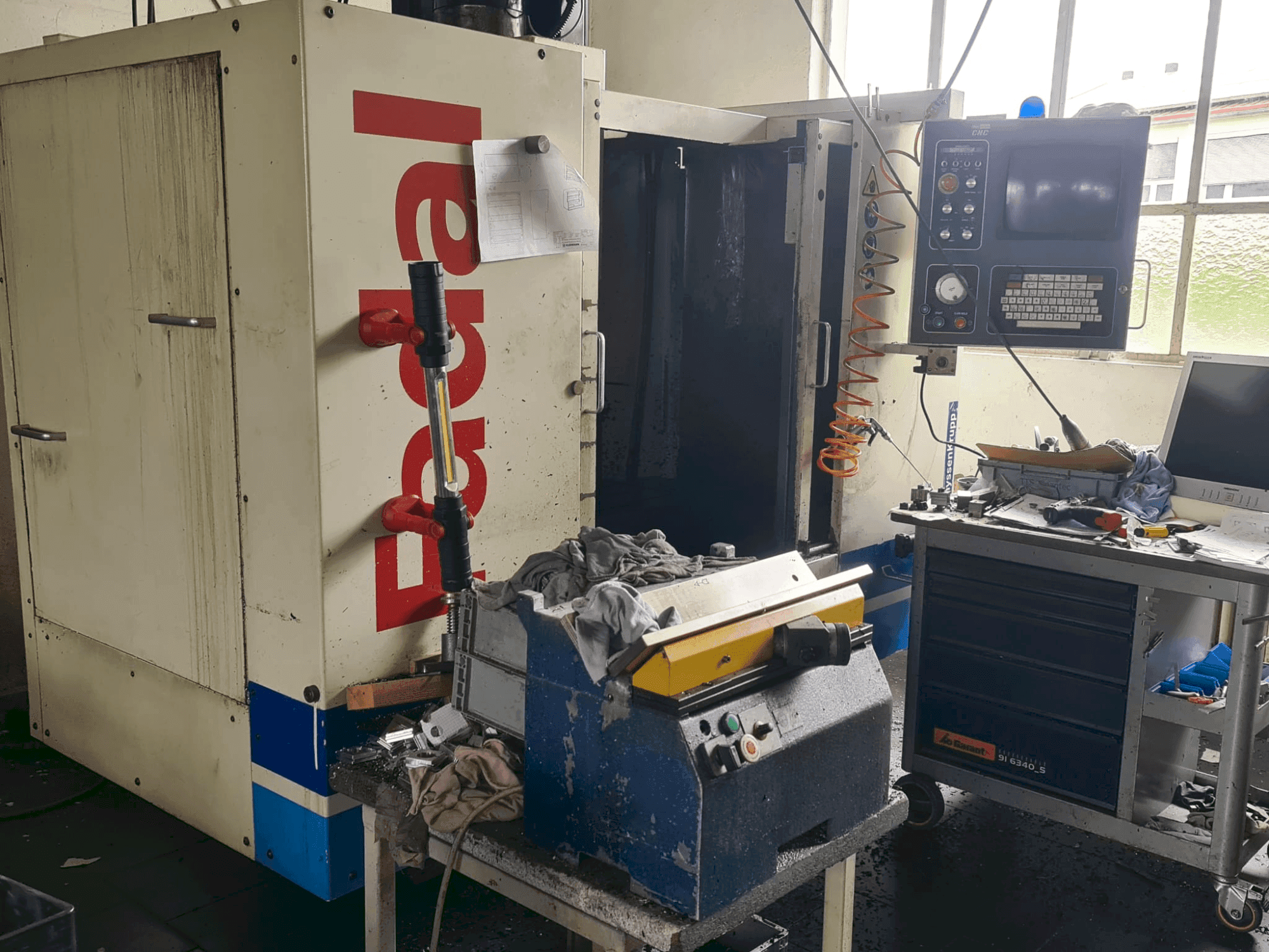 Koneen  FADAL 910 etunäkymä