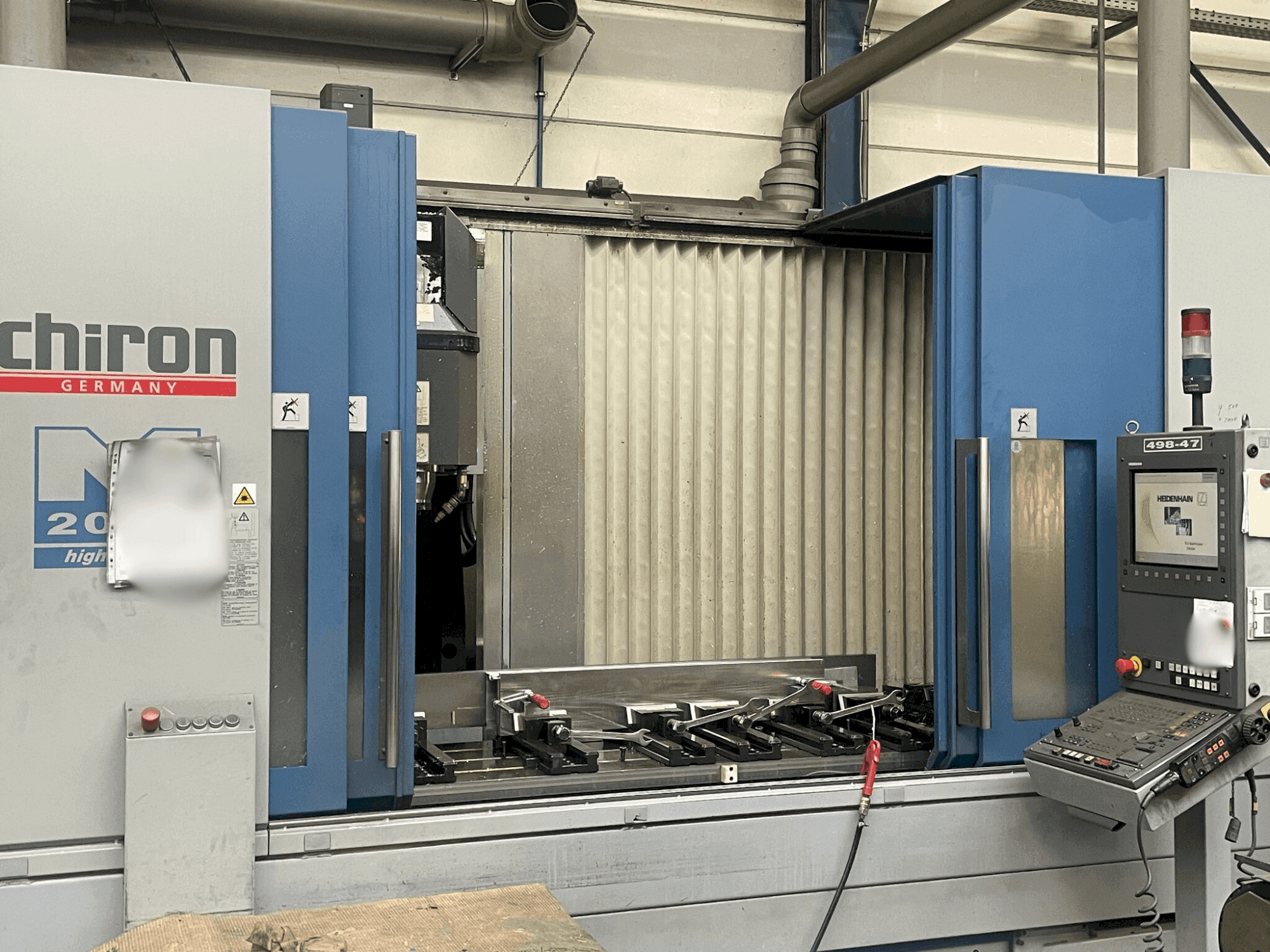 Koneen  CHIRON Mill 2000 etunäkymä