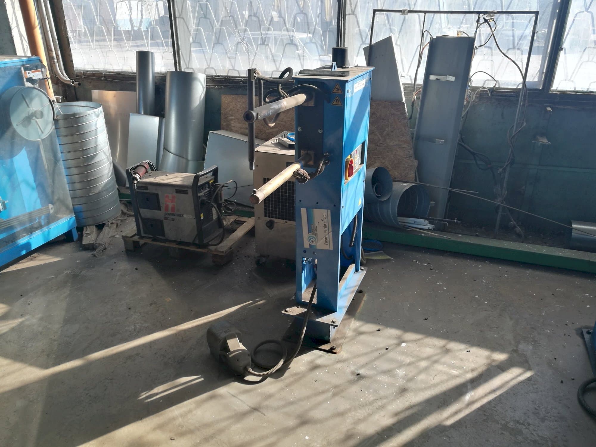 Koneen  TECNA 4611N etunäkymä