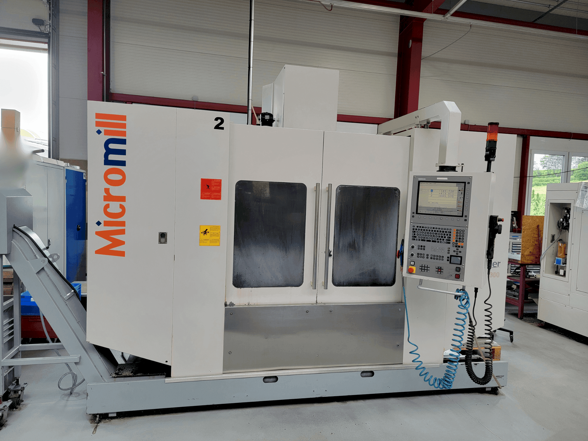 Koneen  BUFFALO Micromill VMC 1300 etunäkymä