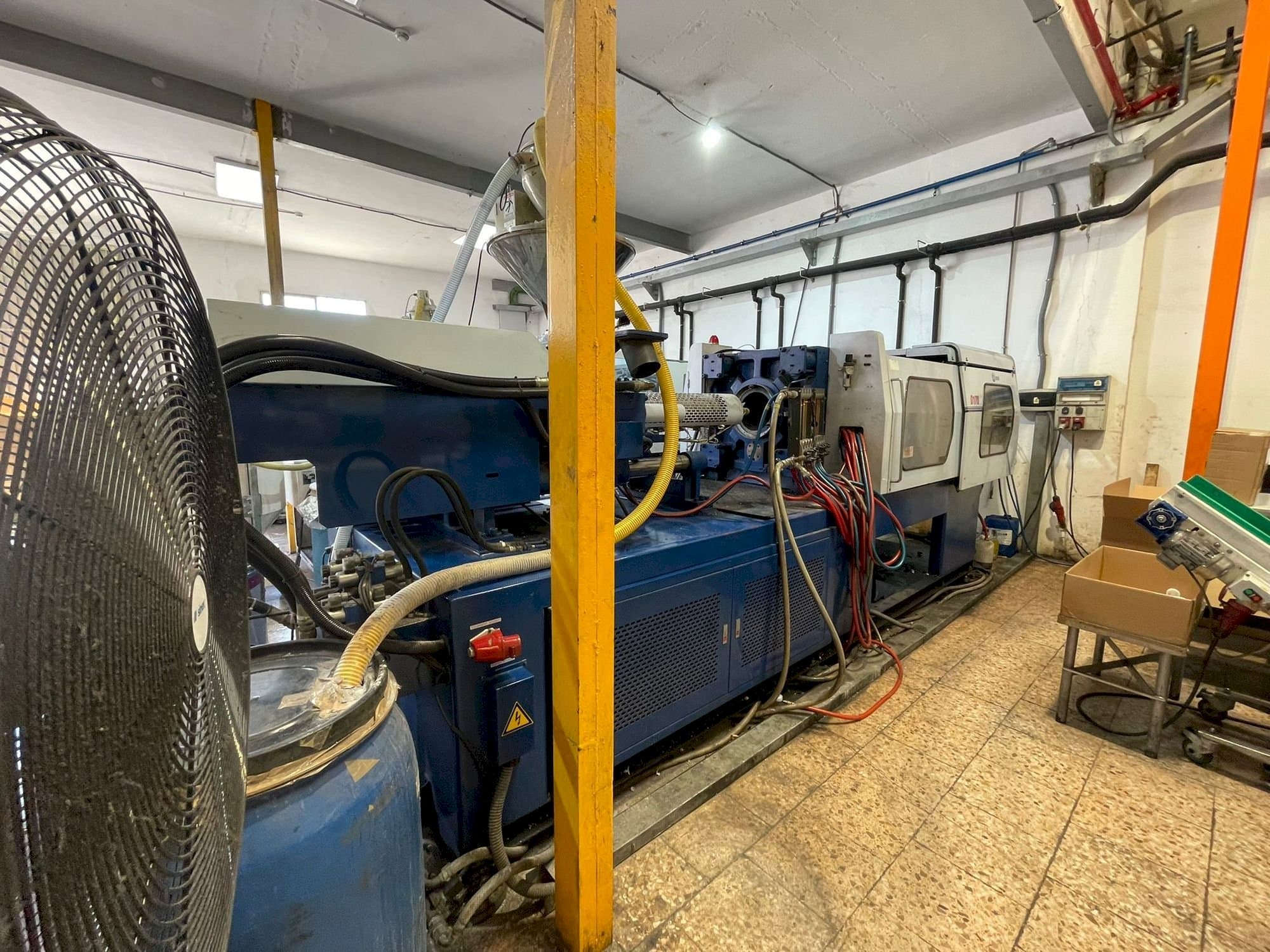 Koneen  Euroinj D170 vasemman sivun näkymä