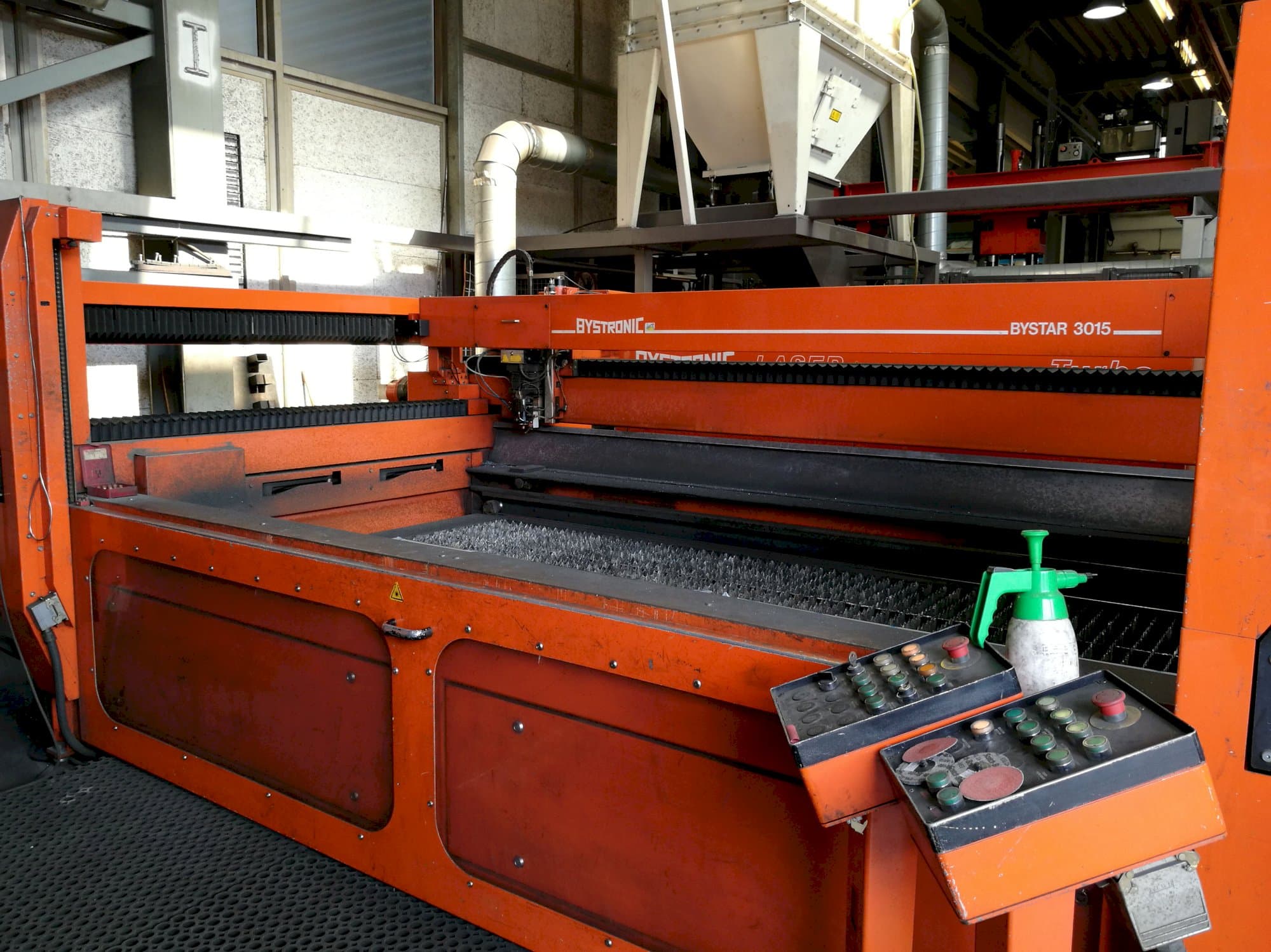 Koneen  Bystronic oikea näkymä Bystar 3015