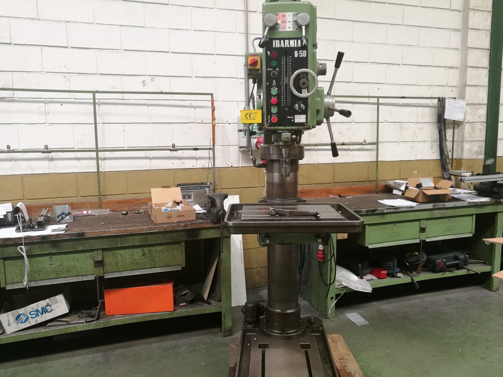 Koneen  1 IBARMIA etunäkymä B-50