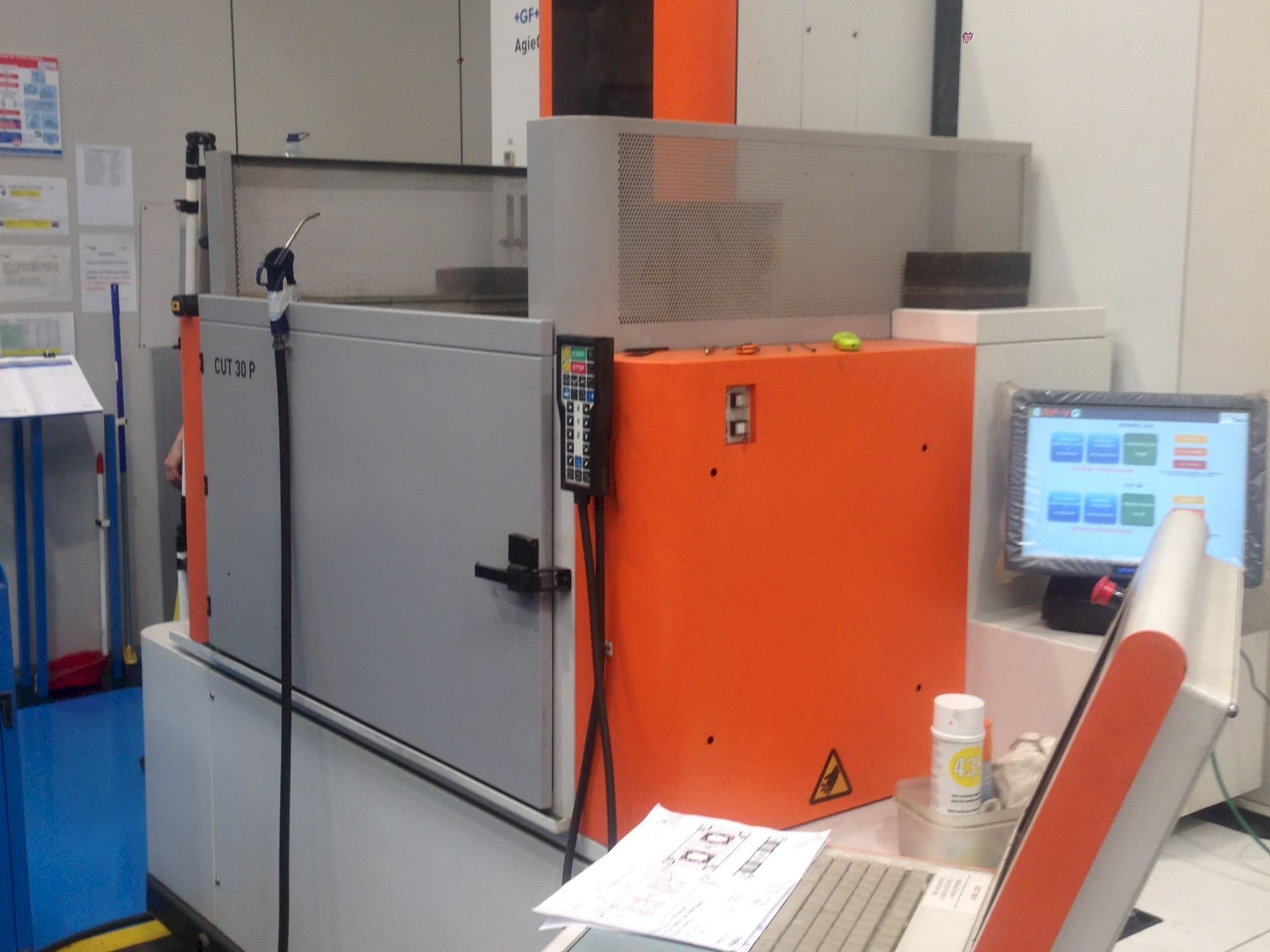 Koneen  CHARMILLES CUT 30P etunäkymä