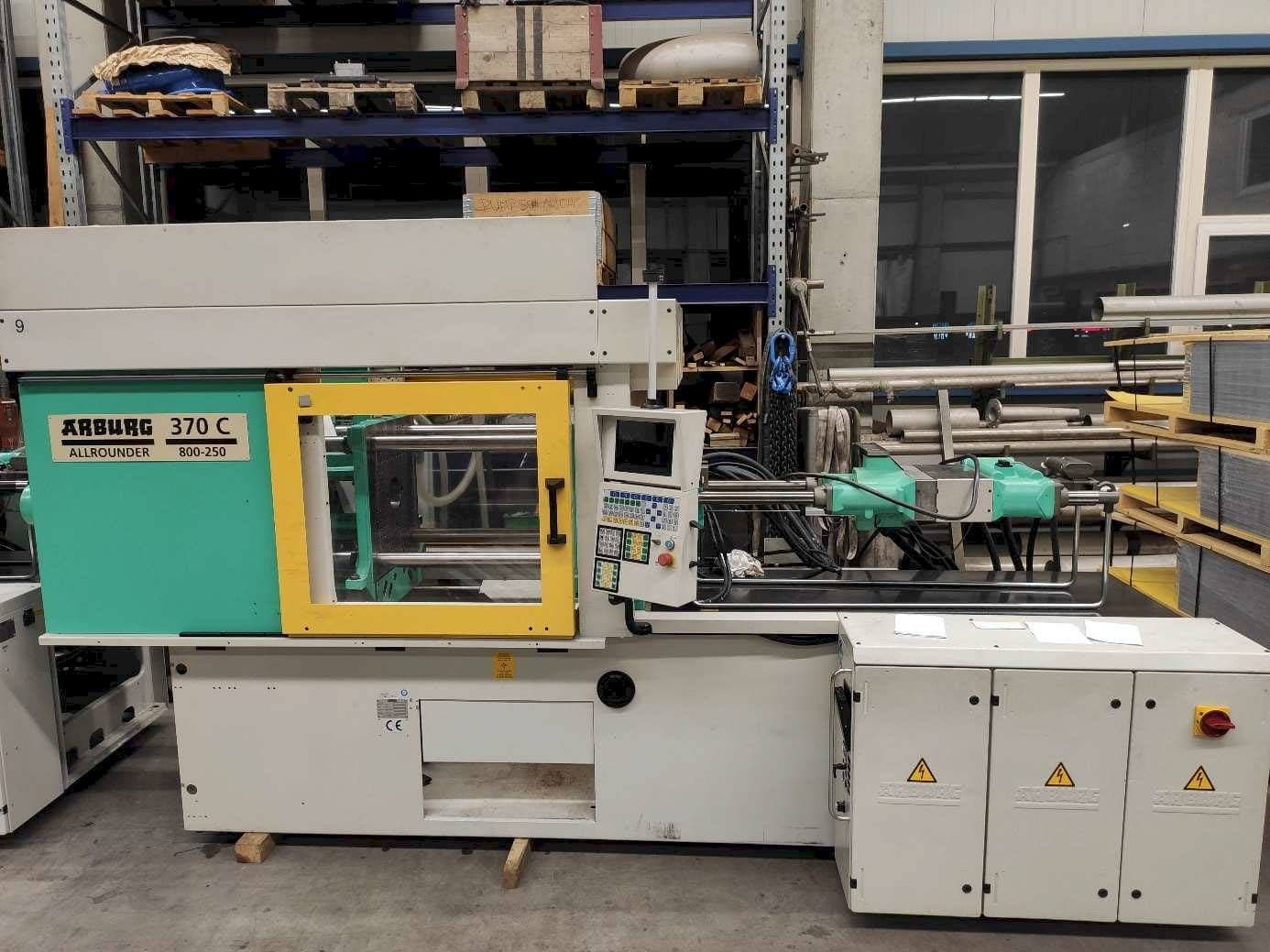 Koneen  Arburg 370C-800-250 etunäkymä