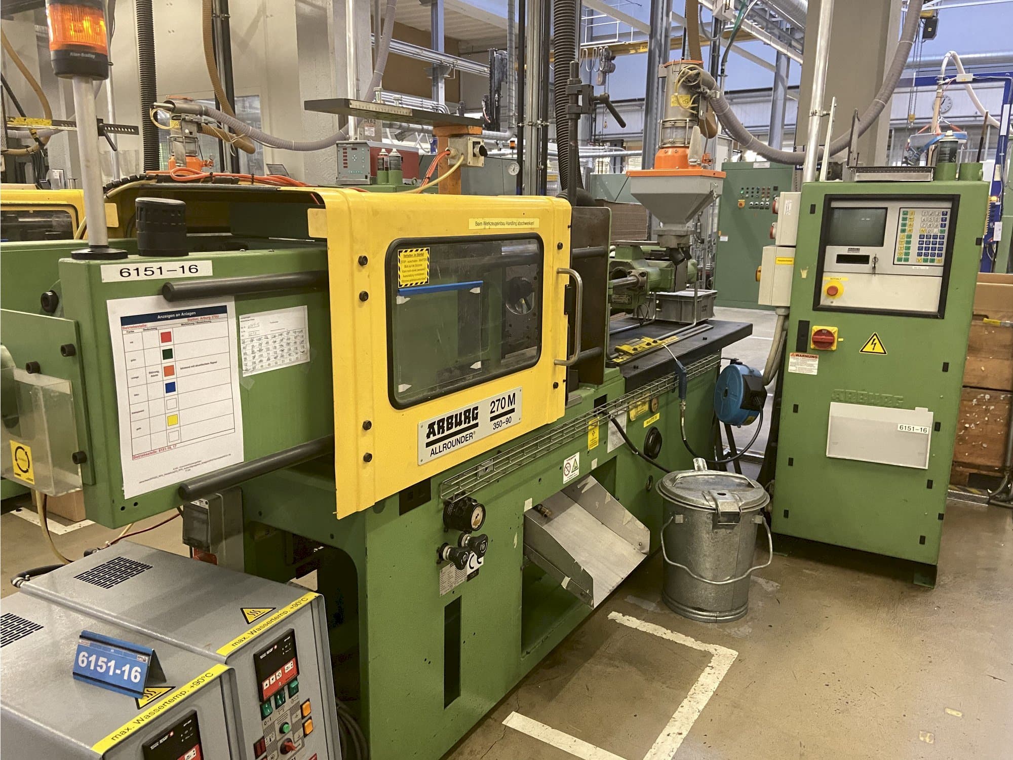 Koneen  Arburg ALLROUNDER 270 M 350 - 90 etunäkymä