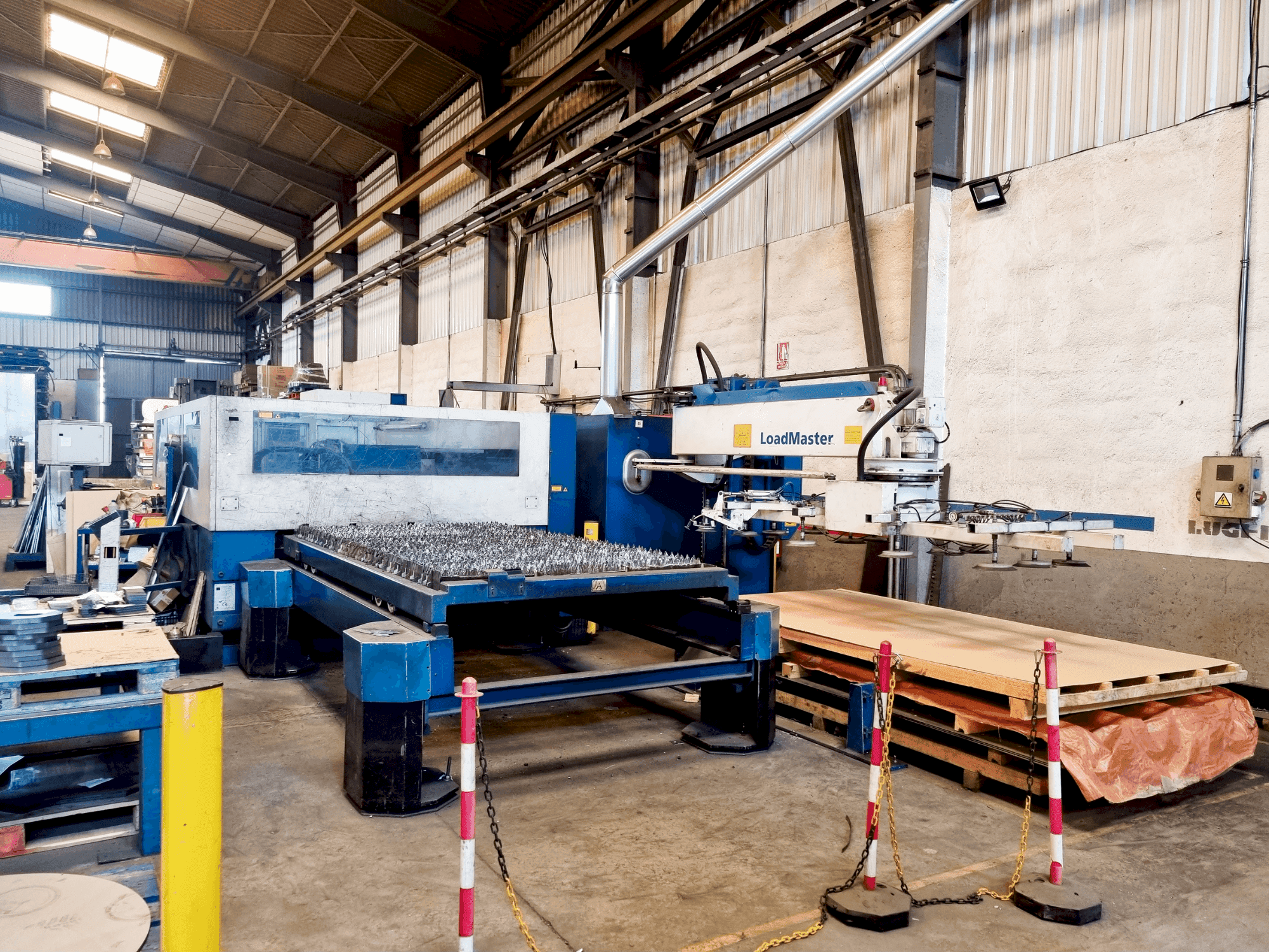 Koneen  TRUMPF Trumatic 3050 etunäkymä