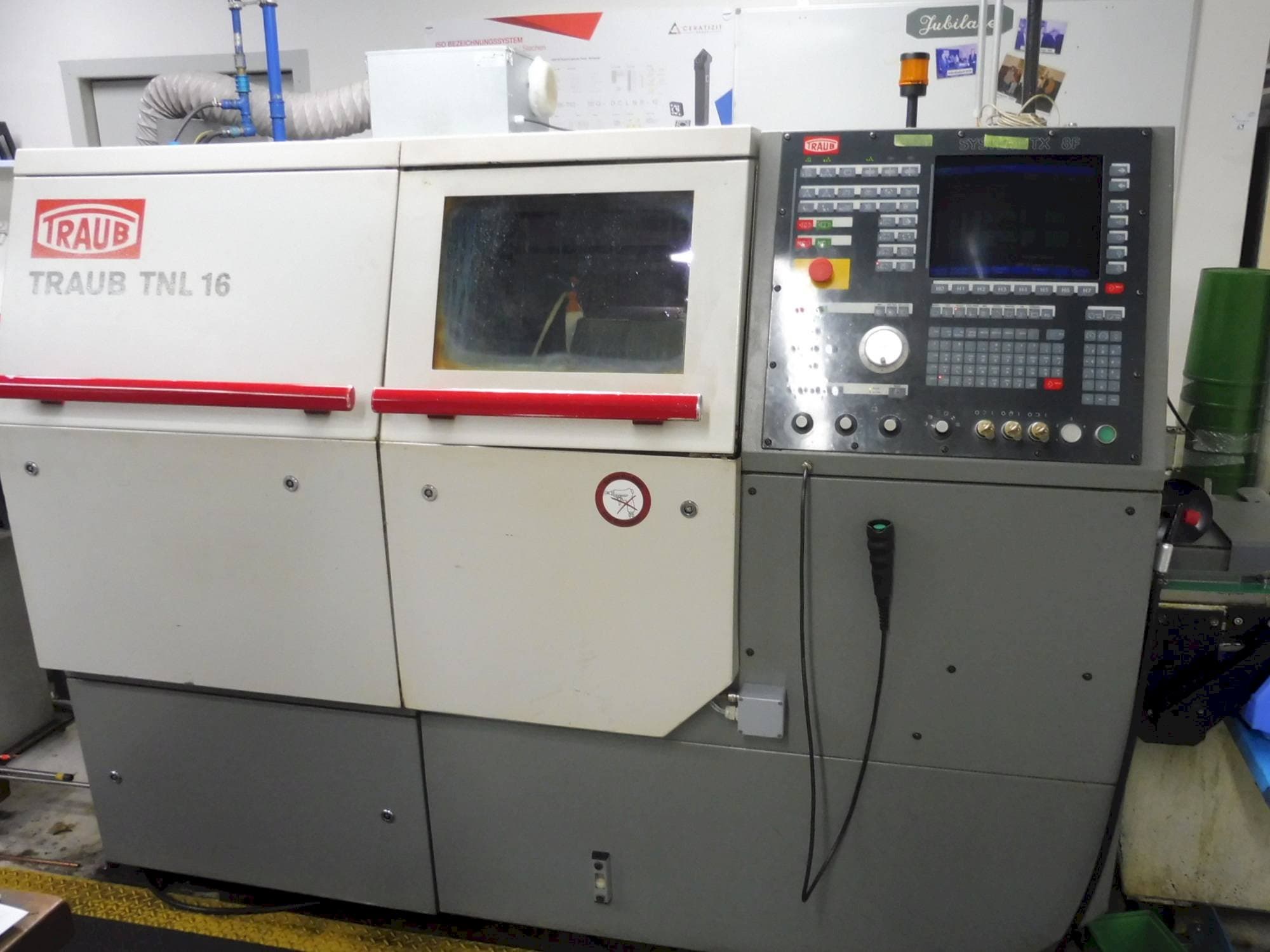Koneen  TRAUB TNL 16 etunäkymä
