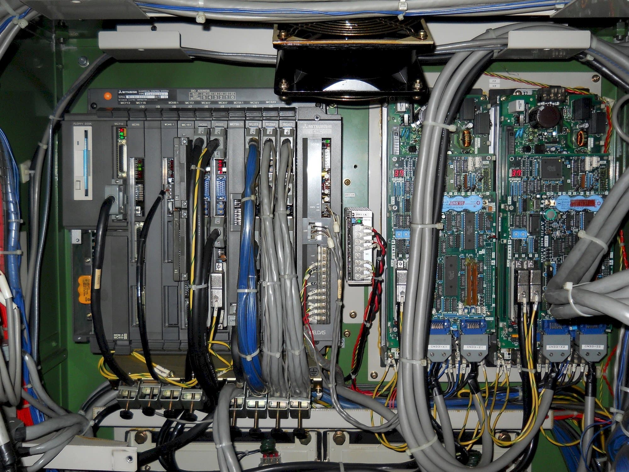 Koneen  Mazak Multiplex 610 etunäkymä