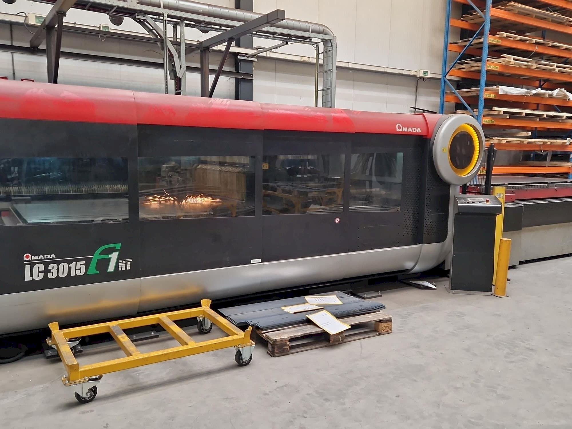 Koneen  AMADA LC3015 F1 NT etunäkymä