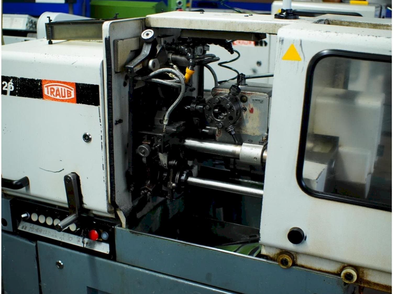 Koneen  TRAUB TK42 etunäkymä