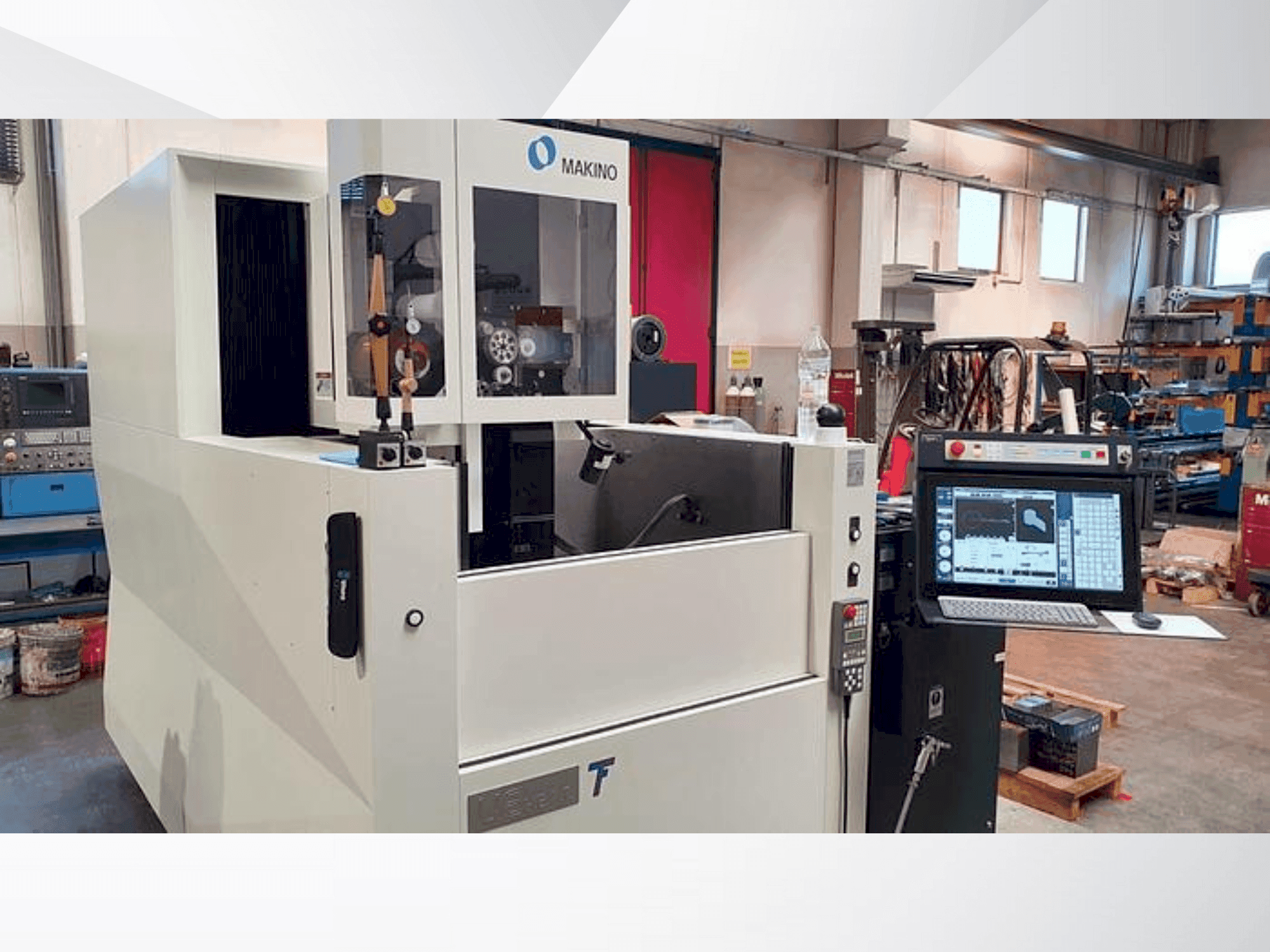 Koneen  Makino U6 HEAT etunäkymä