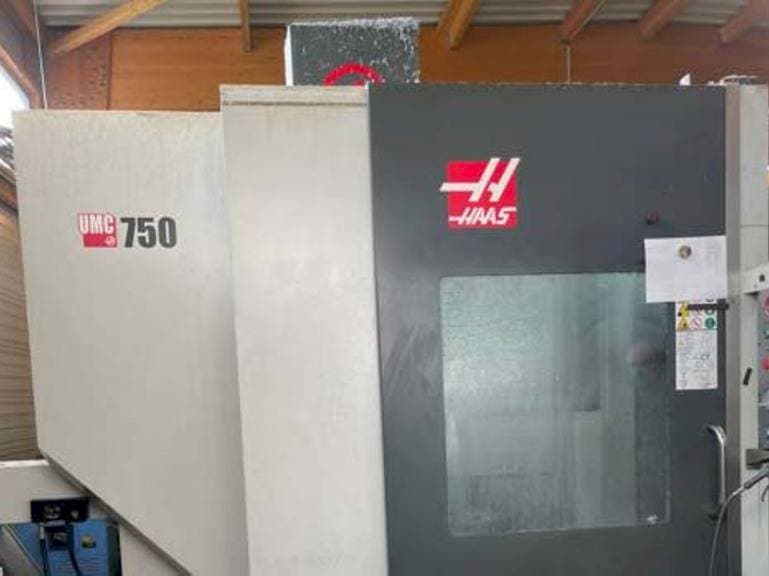 Koneen  HAAS UMC 750 S etunäkymä