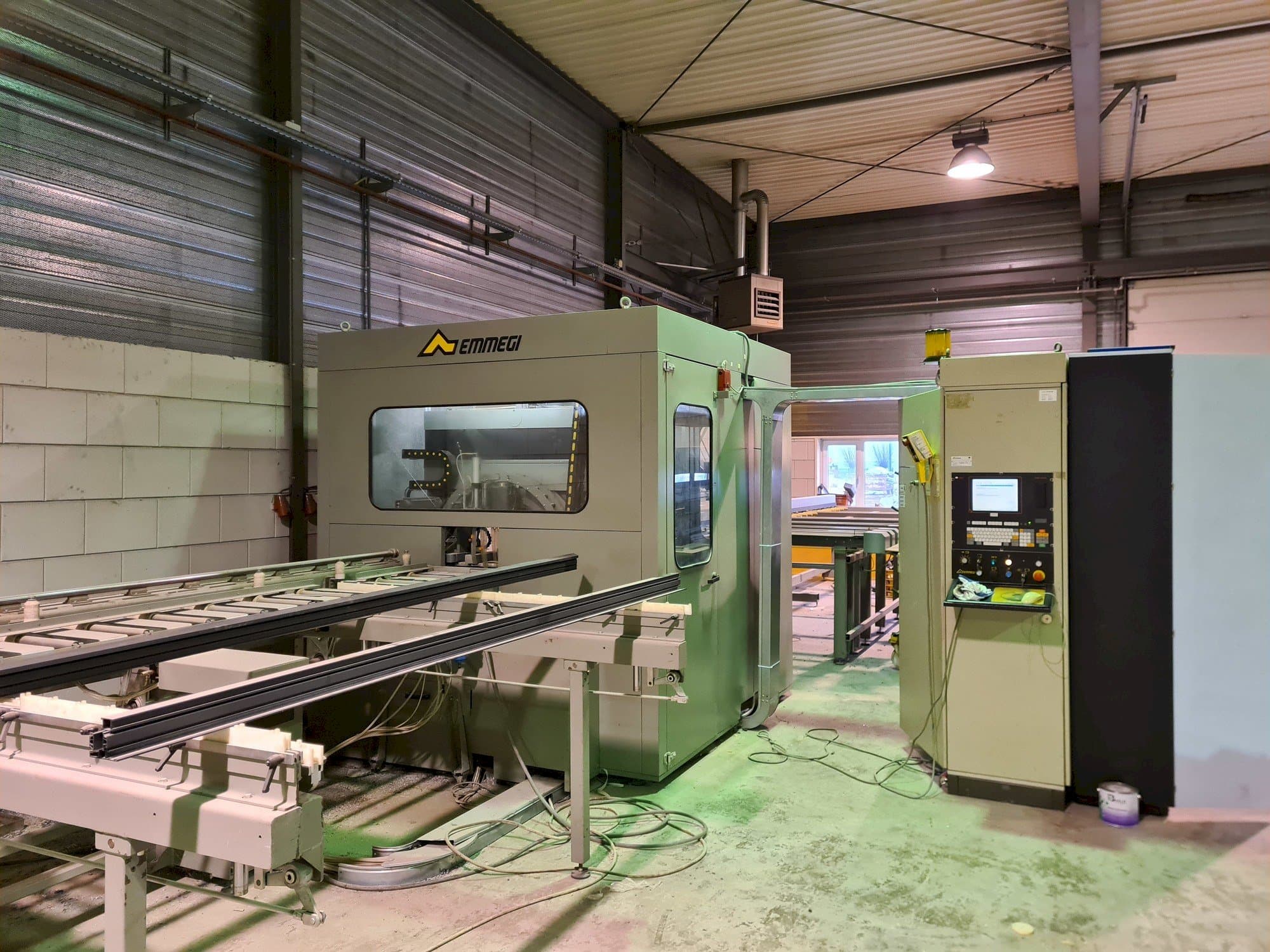 Koneen  Emmegi Quadra etunäkymä