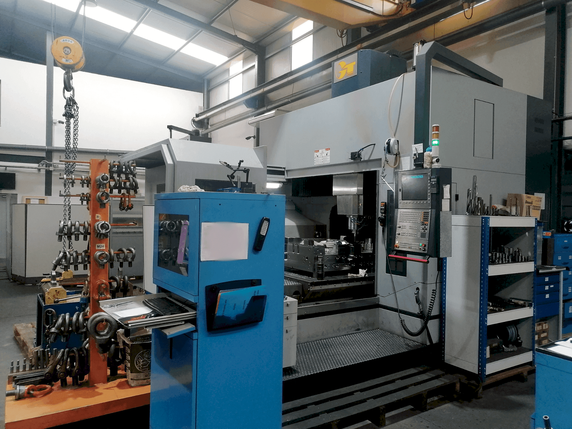 Koneen  GENTIGER GT1614V etunäkymä