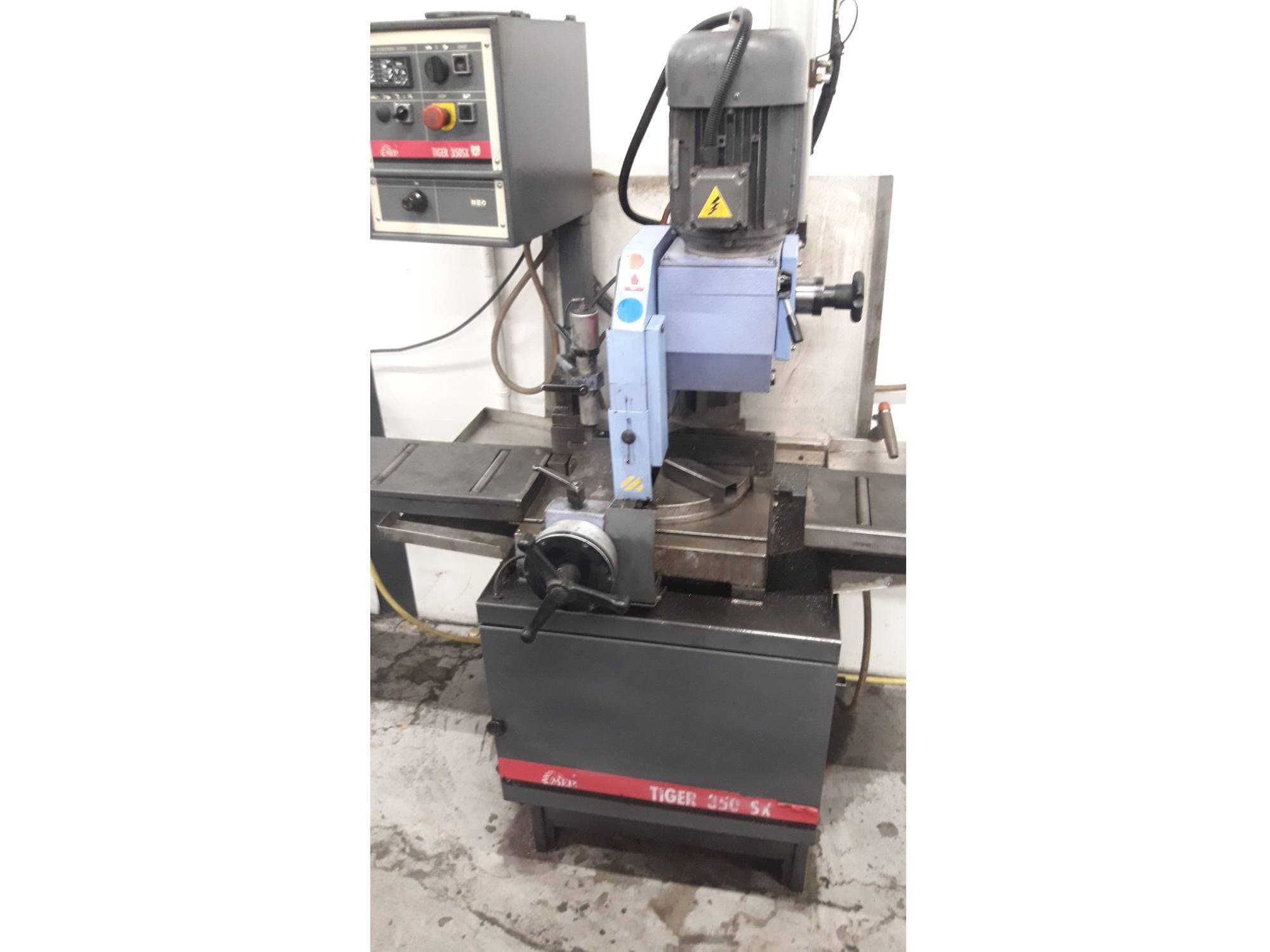 Koneen  MEP TIGER 350SX etunäkymä