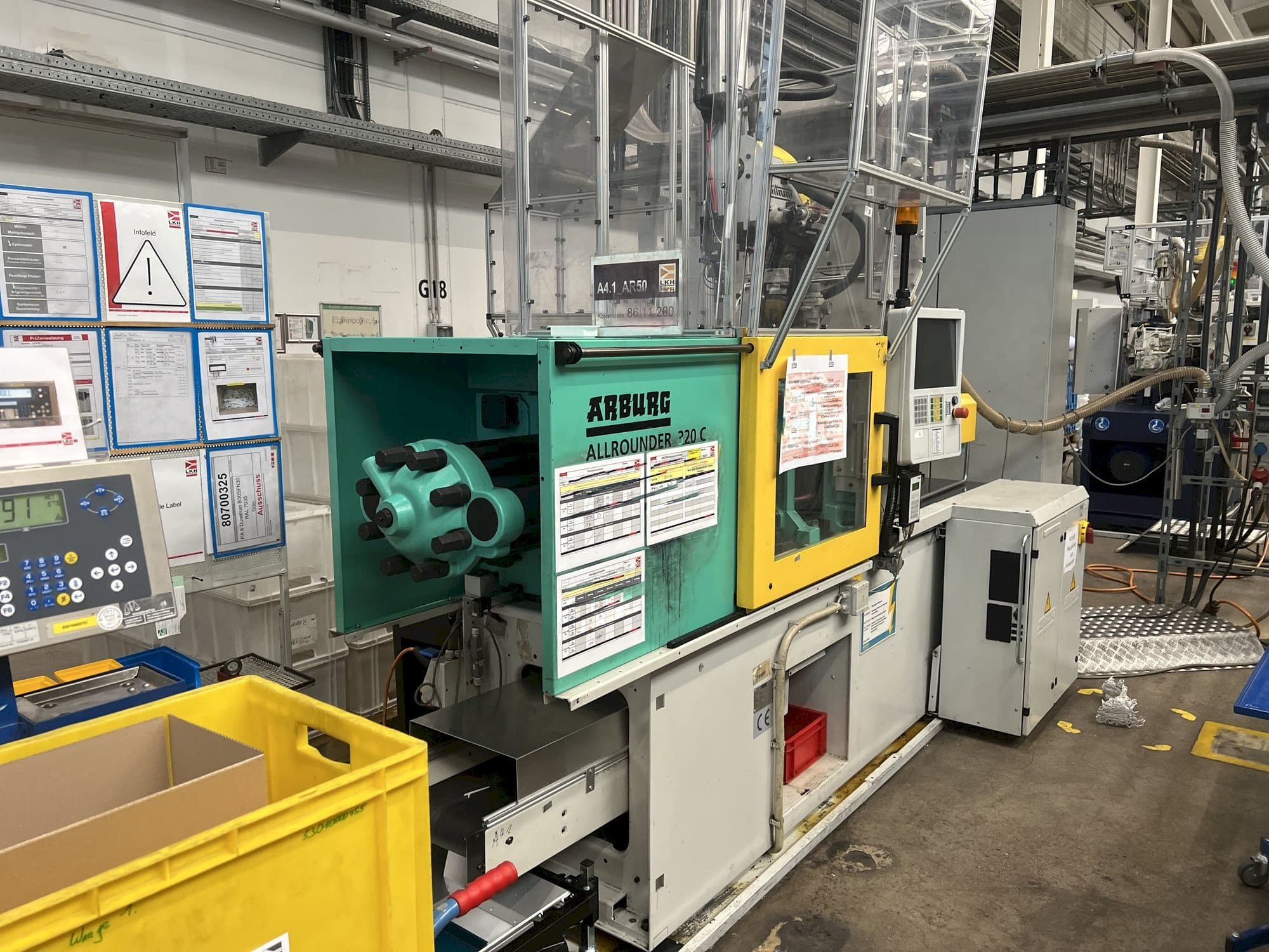 Koneen  Arburg Allrounder 320C 500 - 170 vasemman sivun näkymä