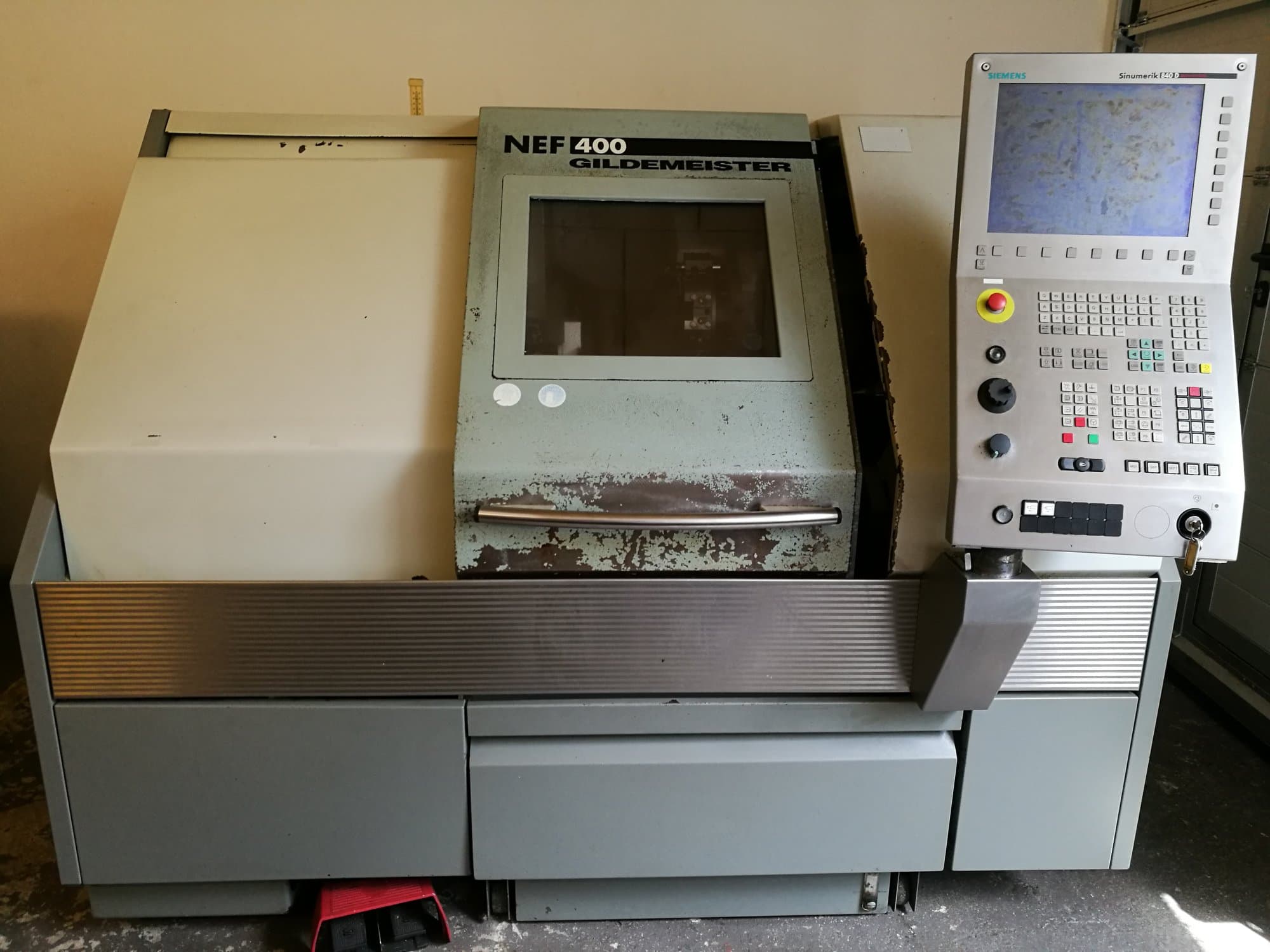 Koneen  Gildemeister etunäkymä NEF 400