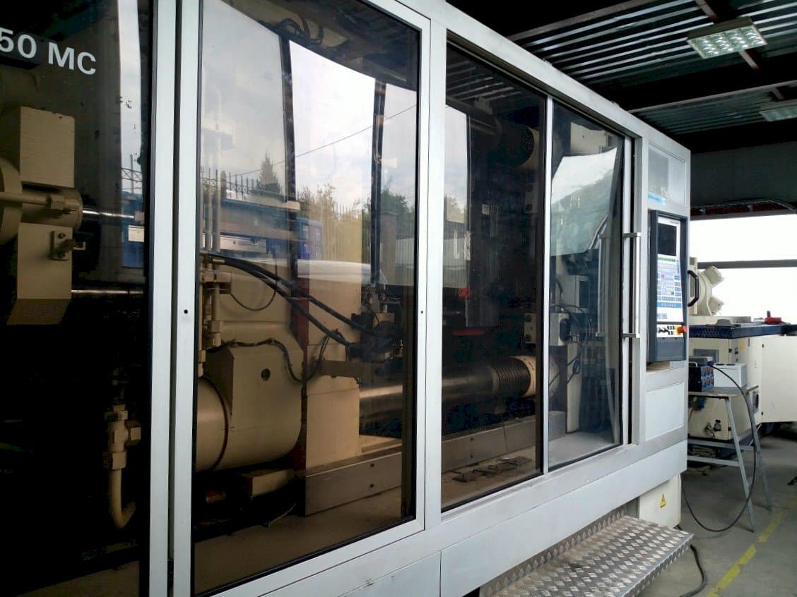 Koneen  Krauss Maffei KM 800/1330 MC etunäkymä