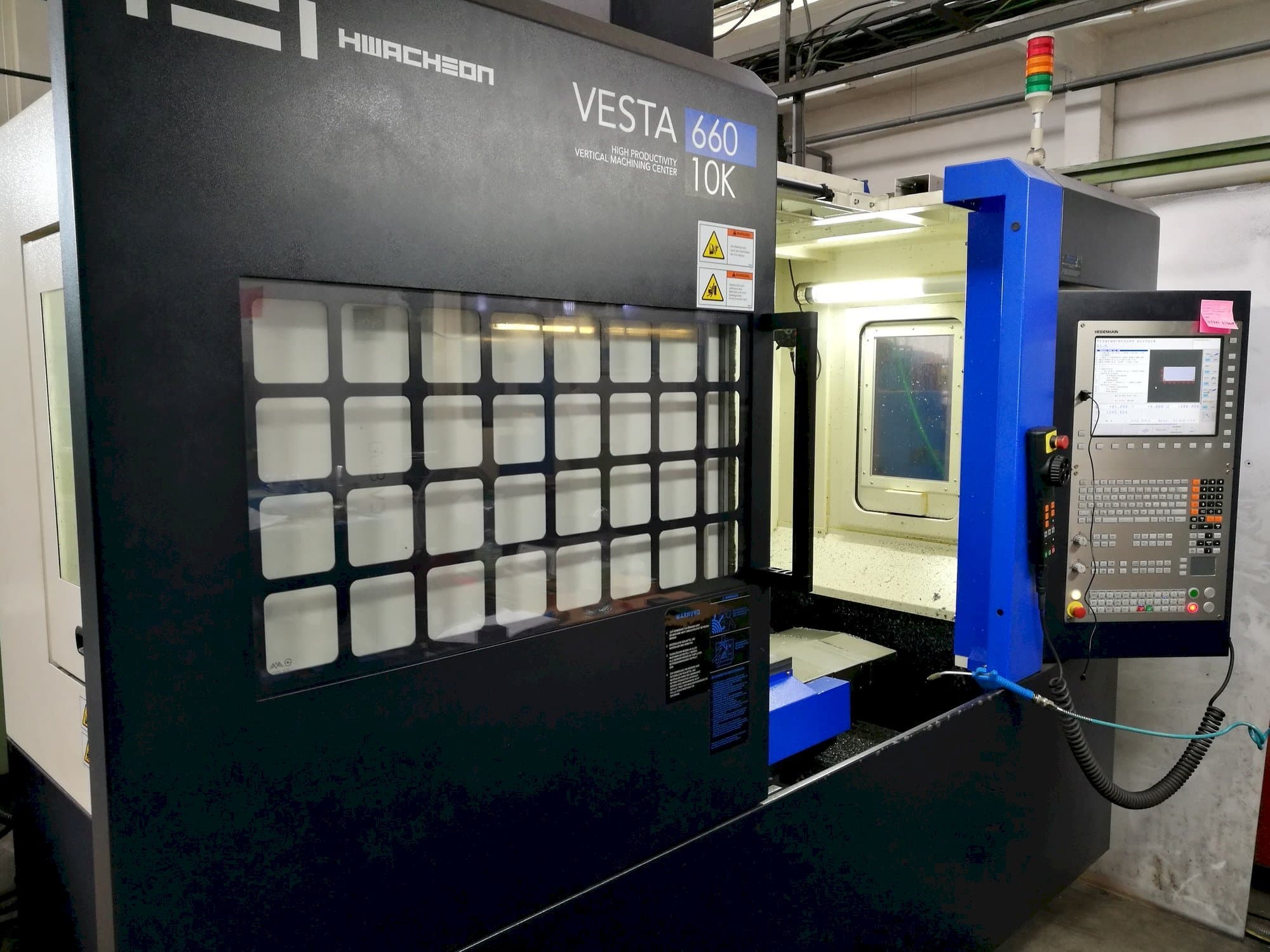 Koneen  HWACHEON Vesta-600 etunäkymä