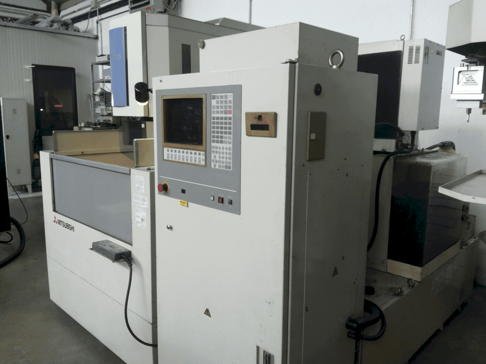 Koneen  Mitsubishi FX 20 etunäkymä