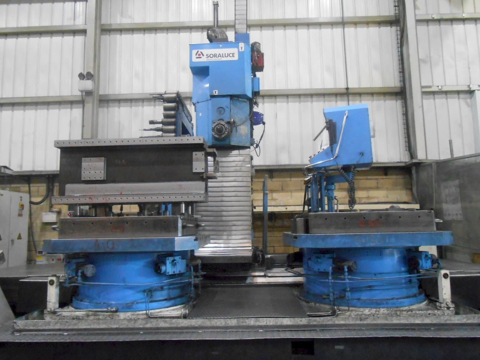 Koneen Soraluce CMH-100 etunäkymä