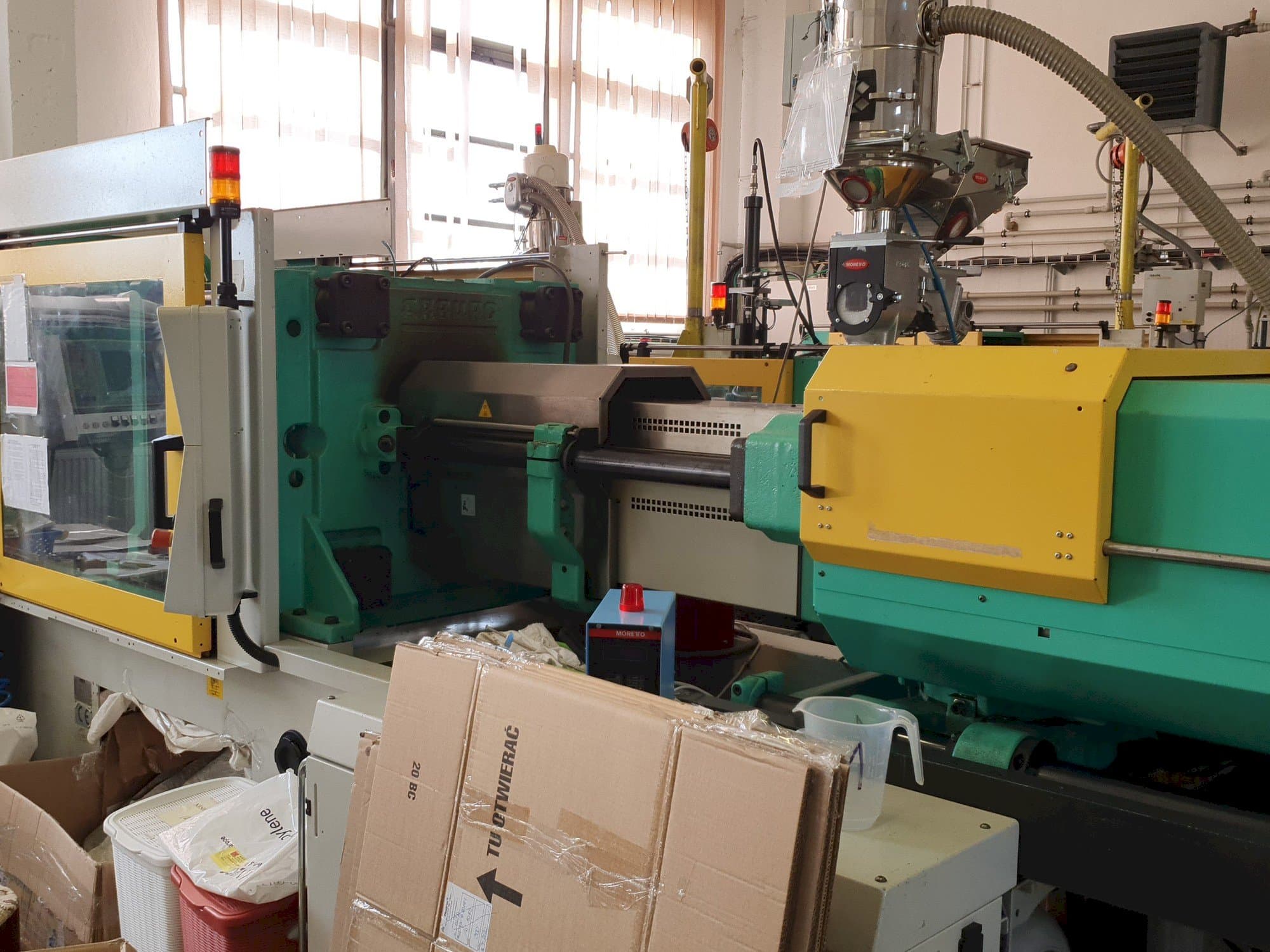 Koneen  Arburg 570C 2200 - 1300 etunäkymä