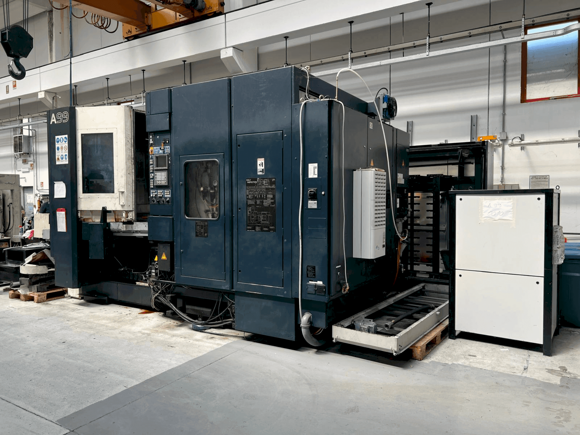 Koneen  Makino A99-A132 etunäkymä