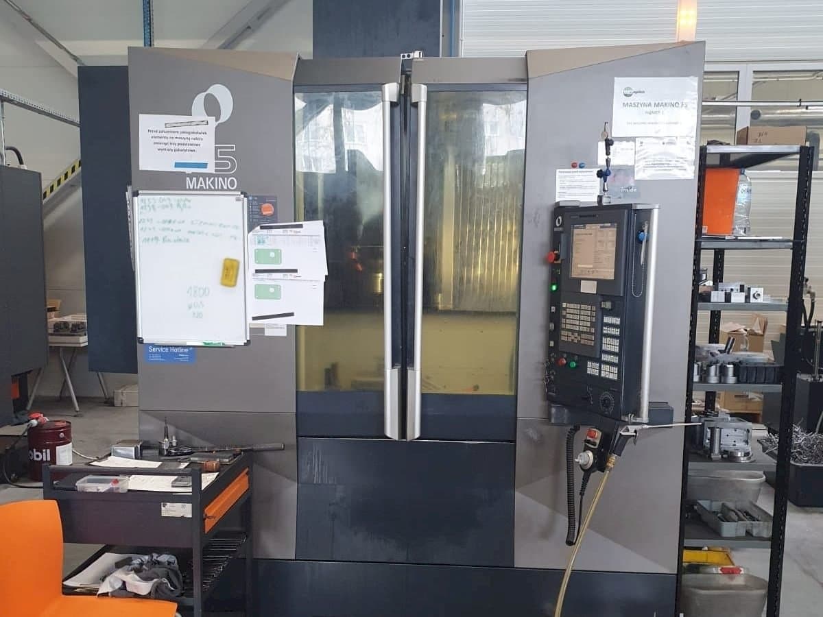 Koneen  Makino F5 etunäkymä