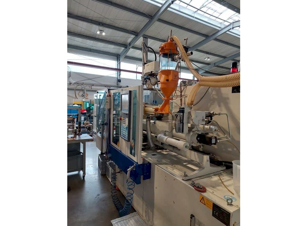 Koneen  Krauss Maffei 80-180 CX etunäkymä