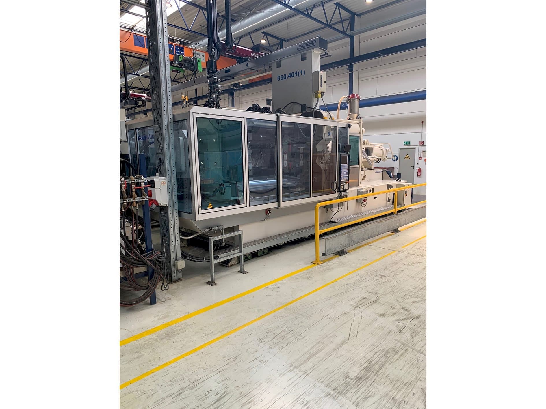 Koneen  Krauss Maffei 650-2700-520 CL etunäkymä