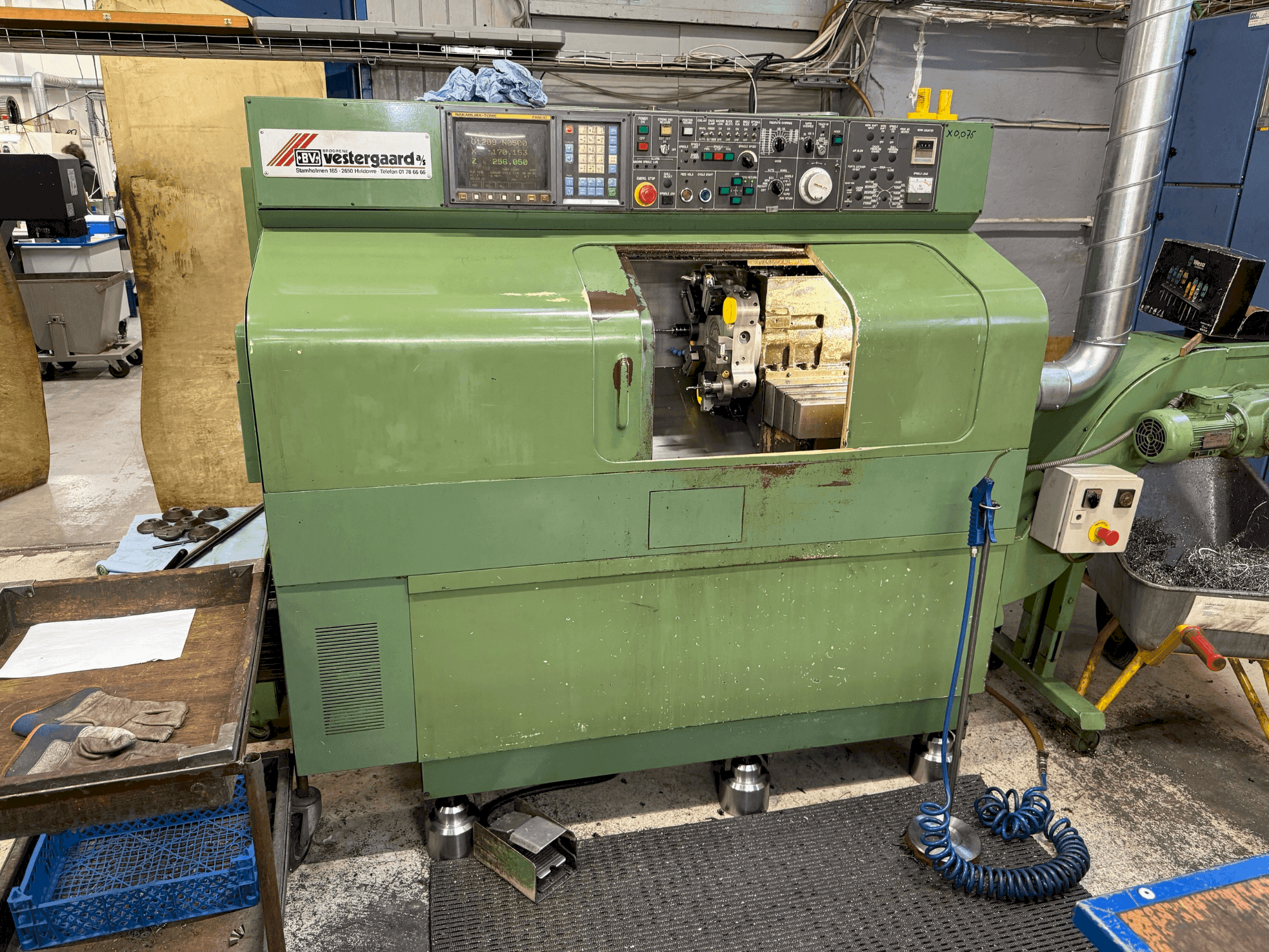 Koneen  NAKAMURA TMC-15 etunäkymä