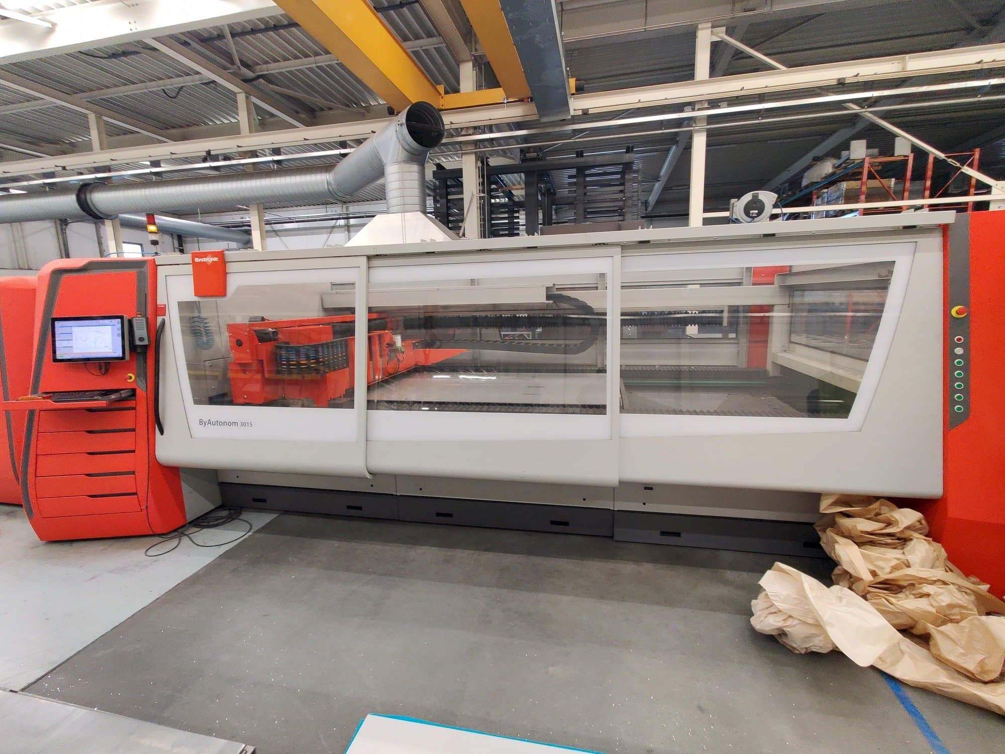 Koneen  Bystronic Autonom 3015 6kW CO2 etunäkymä