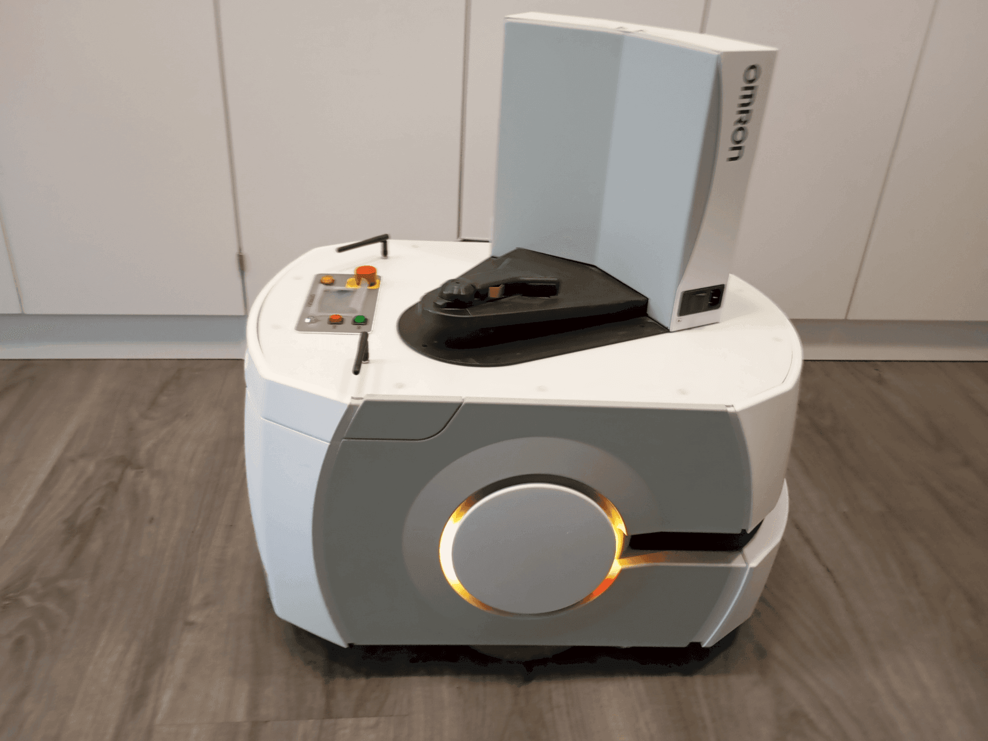 Koneen  OMRON LD90 etunäkymä