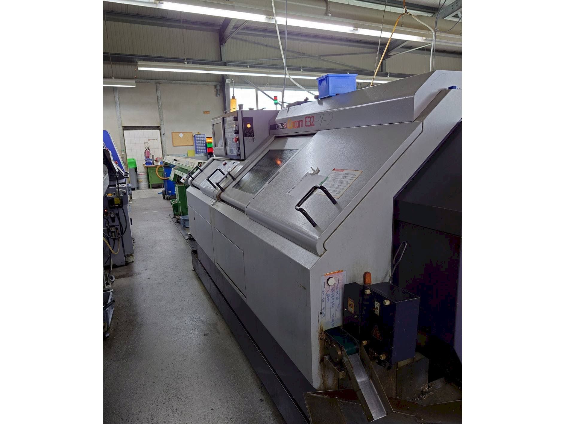 Koneen  Citizen E32-Y-2 oikean sivun näkymä