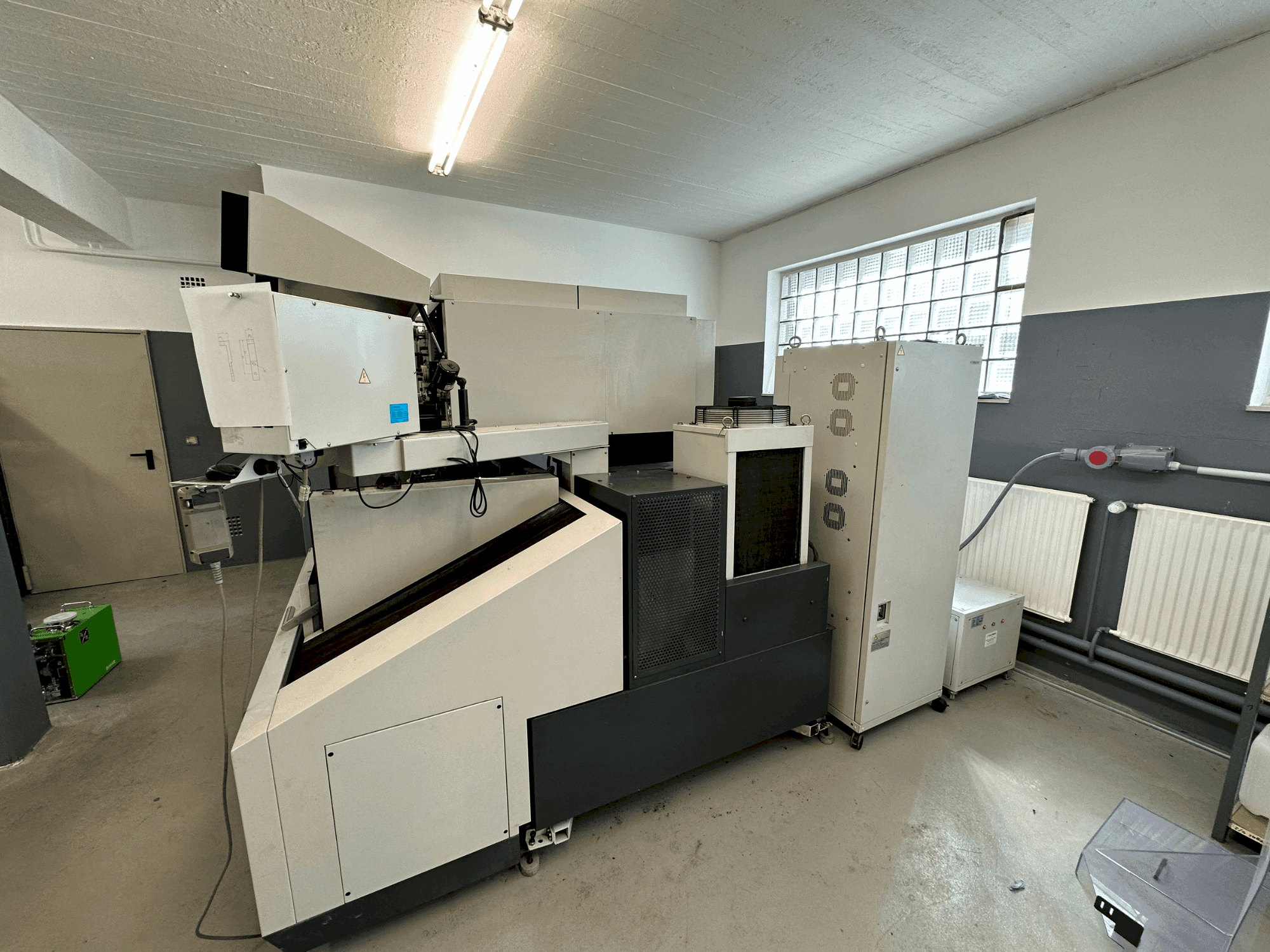 Koneen  Mitsubishi MV1200S etunäkymä