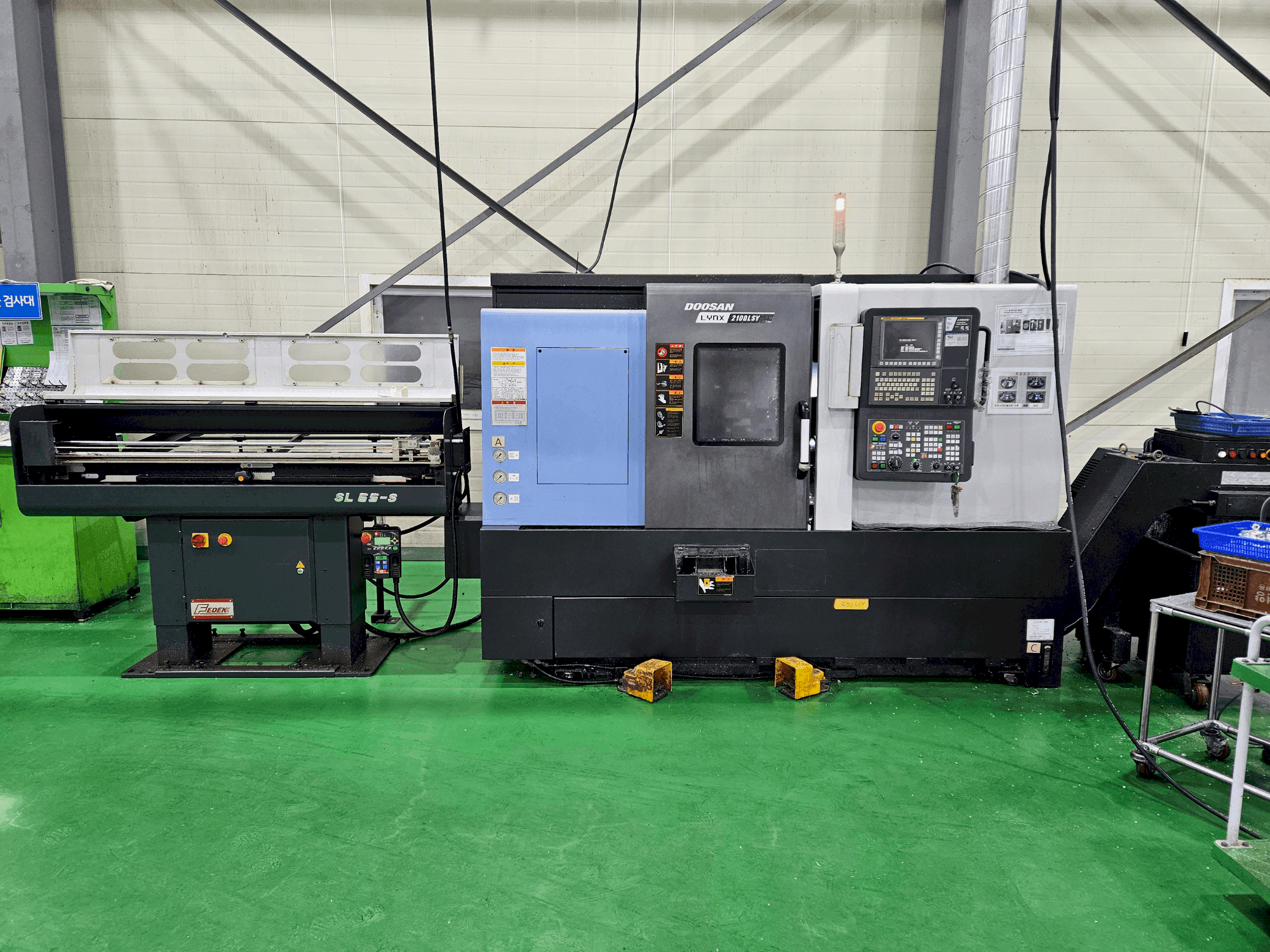 Koneen  DOOSAN LYNX 2100 LSYB etunäkymä