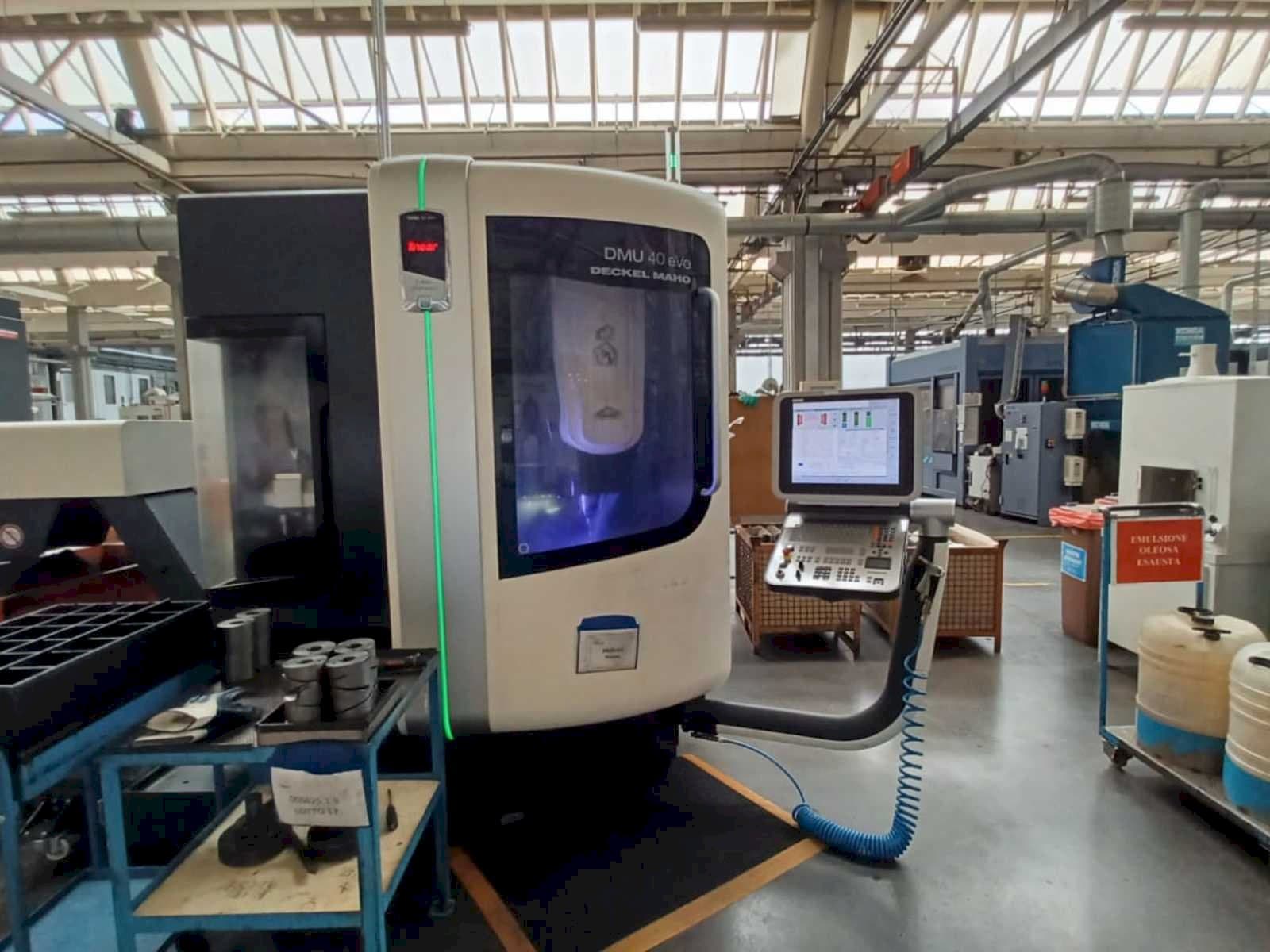 Koneen  DMG DMU 40 evo etunäkymä
