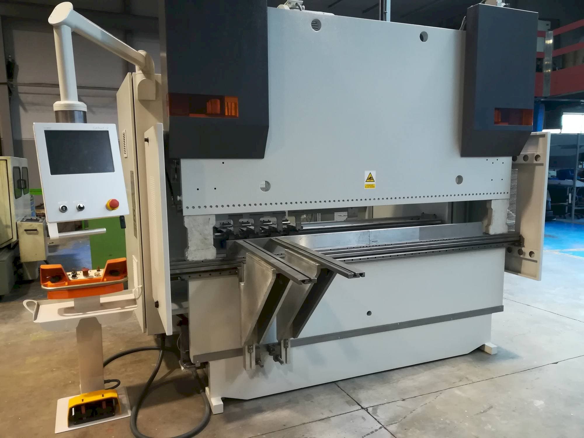 Koneen  LVD LVD PPEB 80/25 CAD-CNC etunäkymä