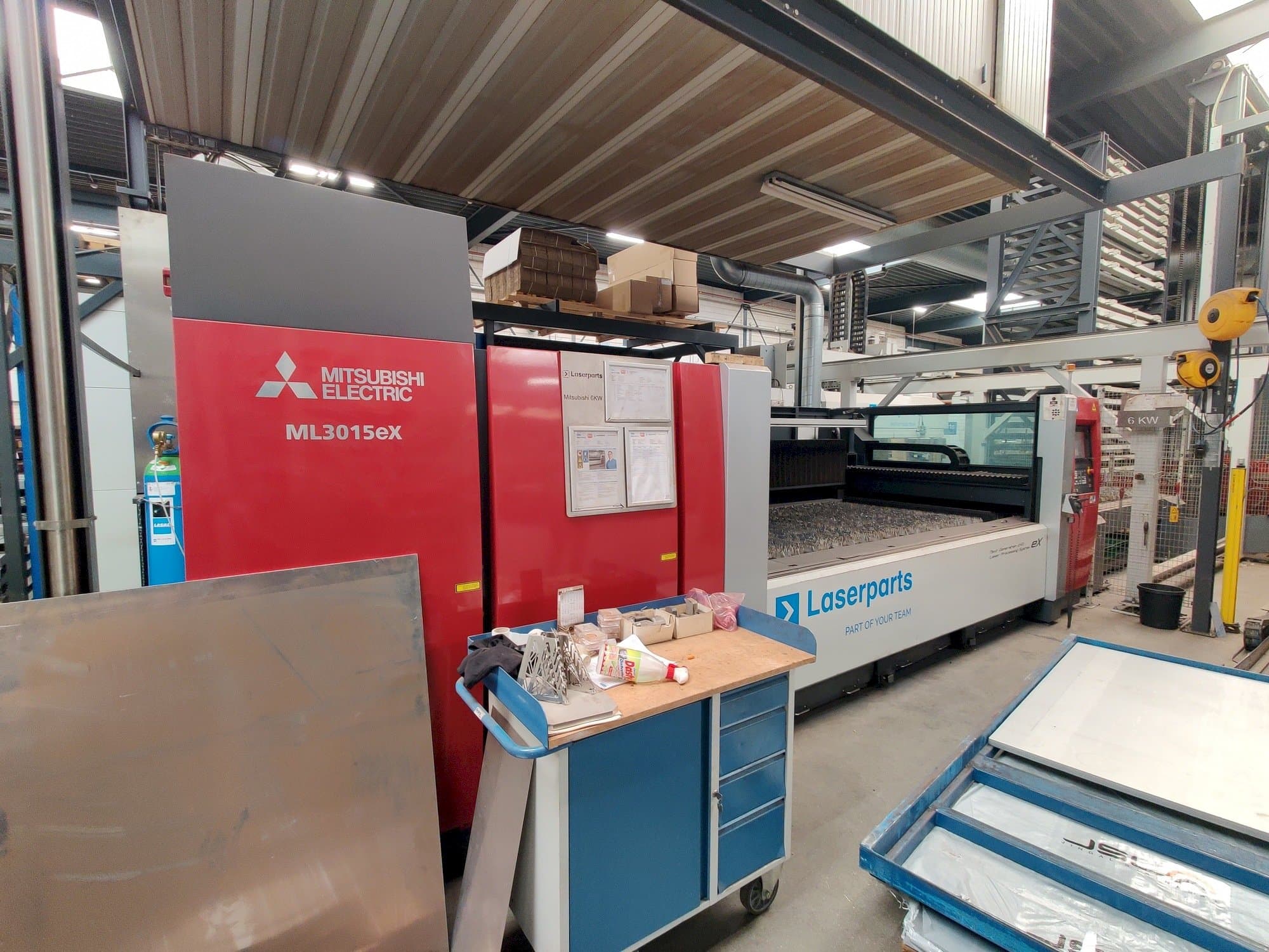 Koneen  Mitsubishi ML3015eX(S2)-60XF vasen näkymä