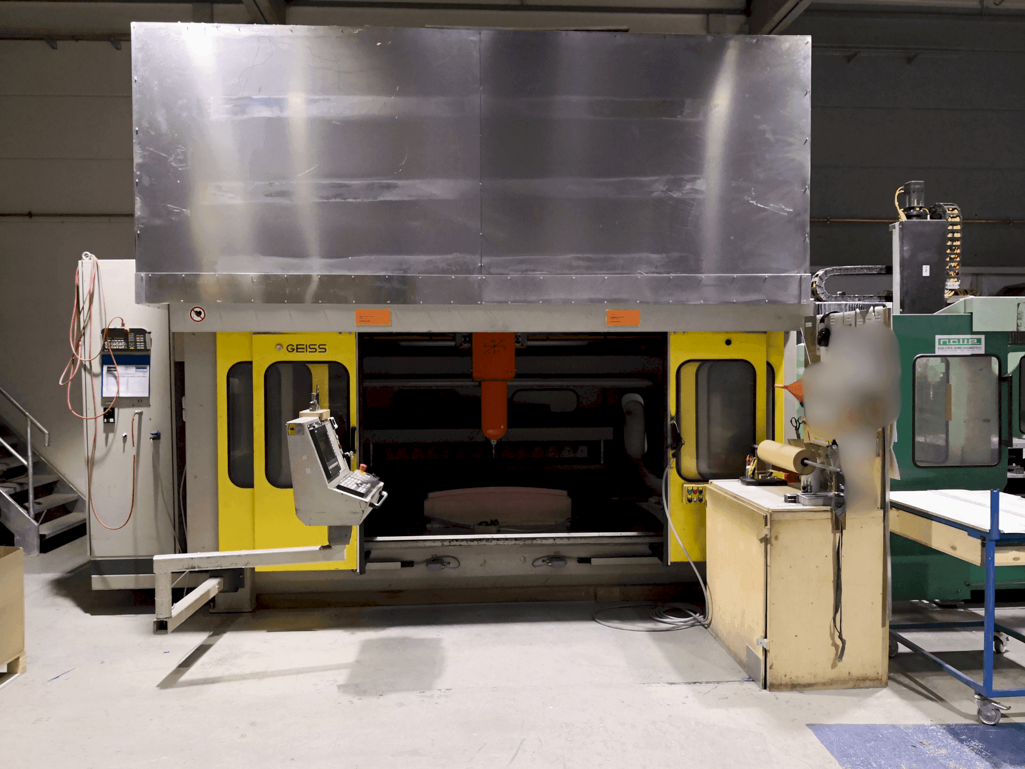 Koneen  GEISS FZ 2000 x 1000 etunäkymä