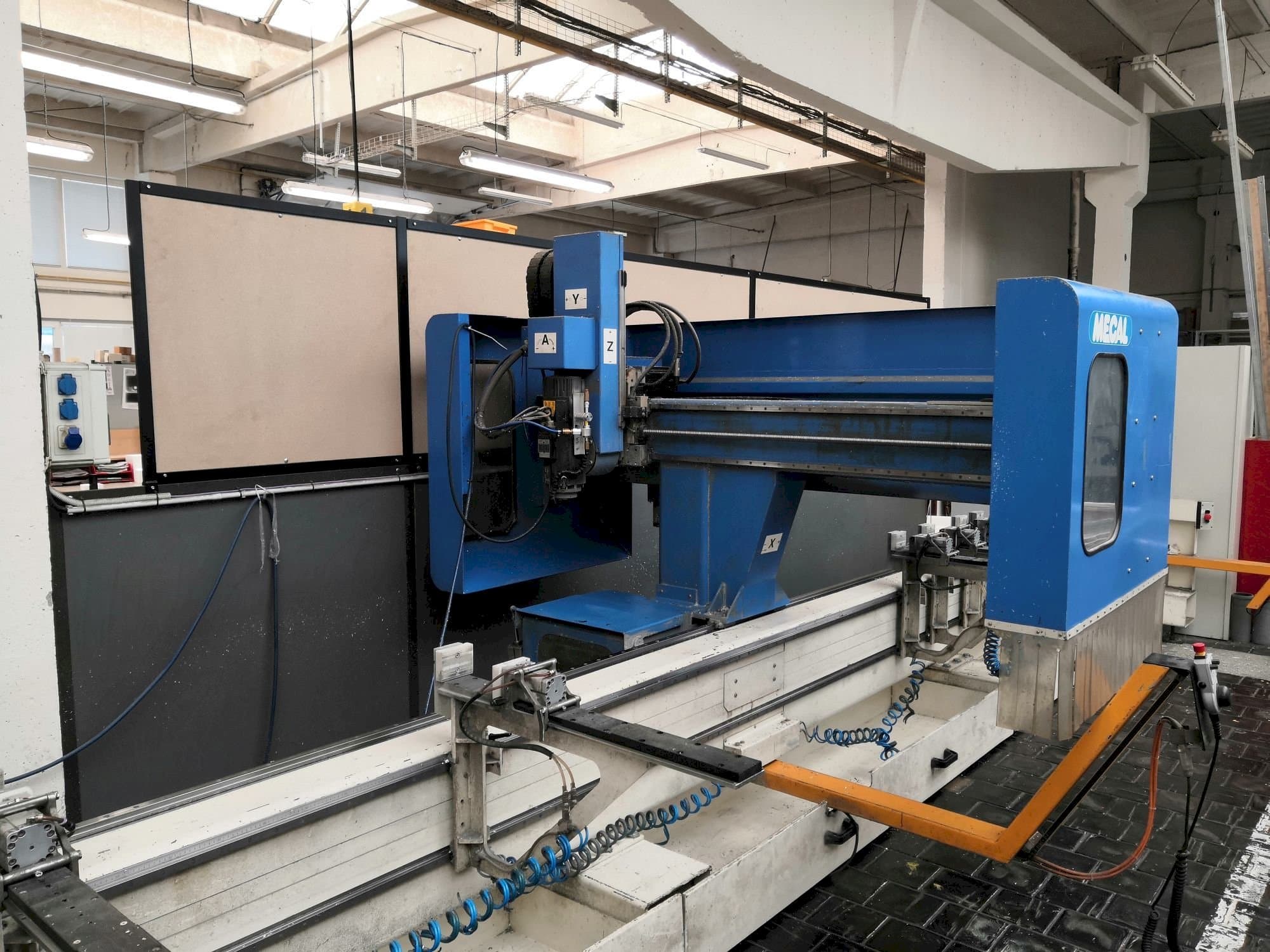 Koneen  MECAL MC 304 Pioneer 3 etunäkymä