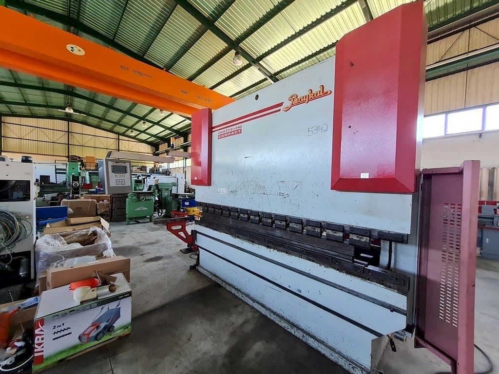 Koneen  Baykal APHS 3112 x 240 etunäkymä