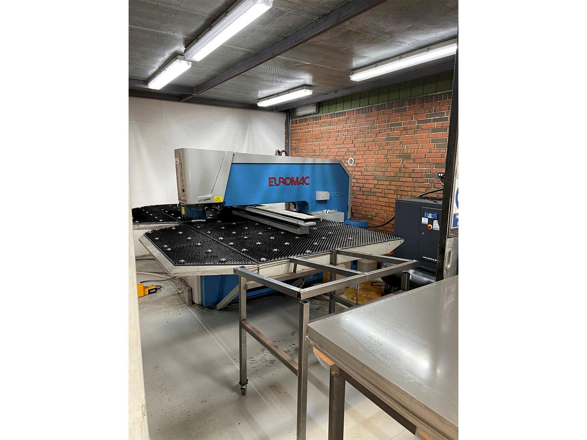 Koneen  Euromac ZX 1250/30 etunäkymä